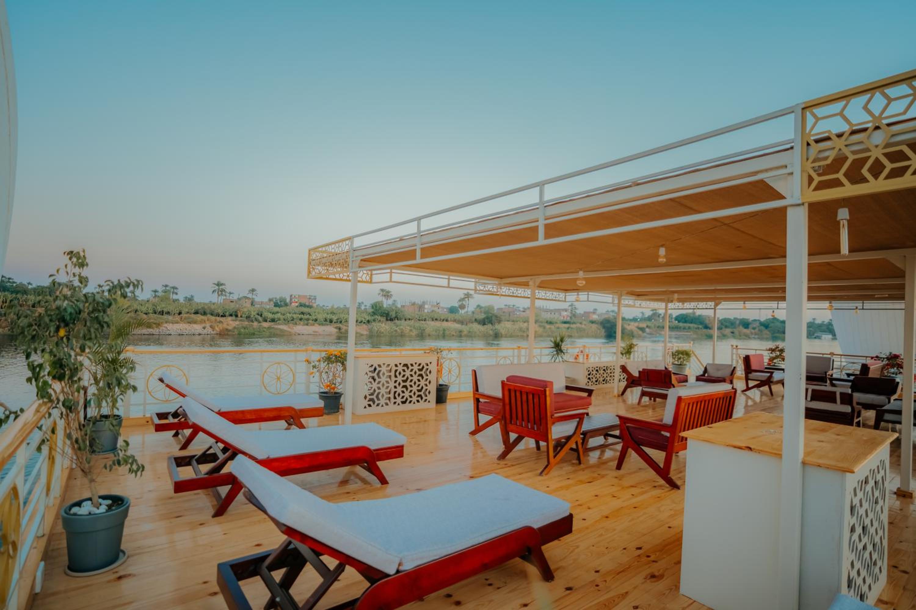 Azhar Dahabiya luxury suites