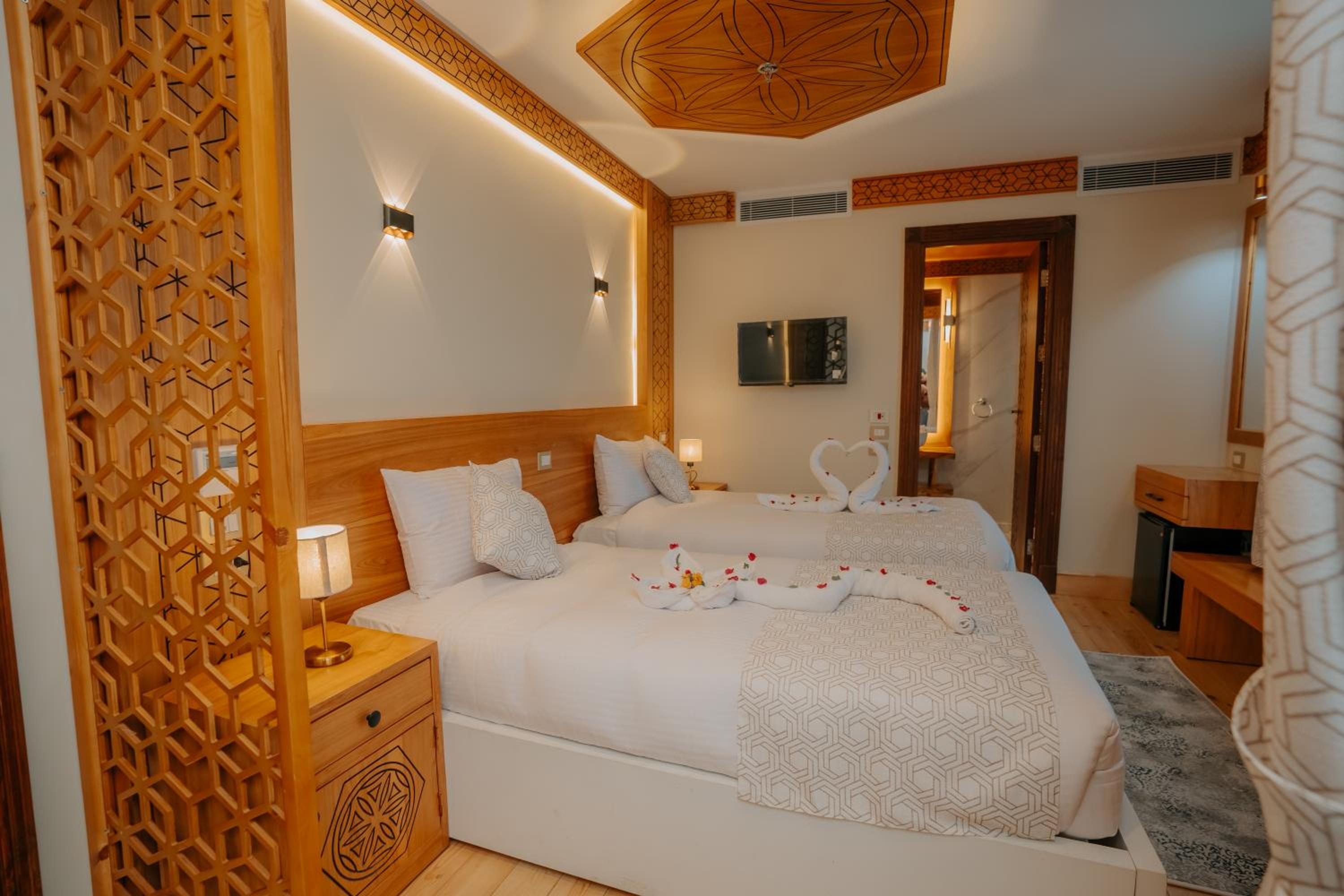 Azhar Dahabiya luxury suites