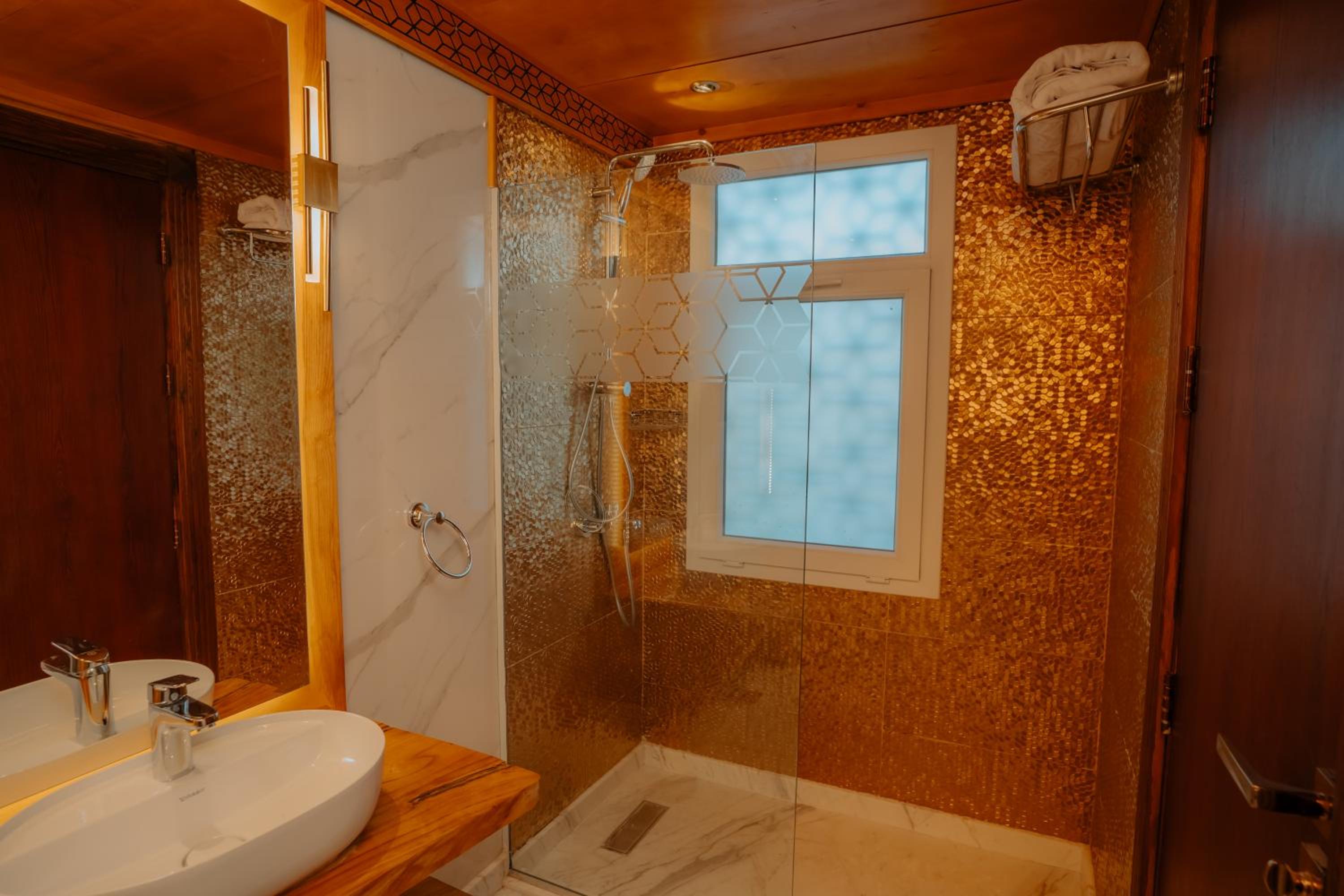 Azhar Dahabiya luxury suites