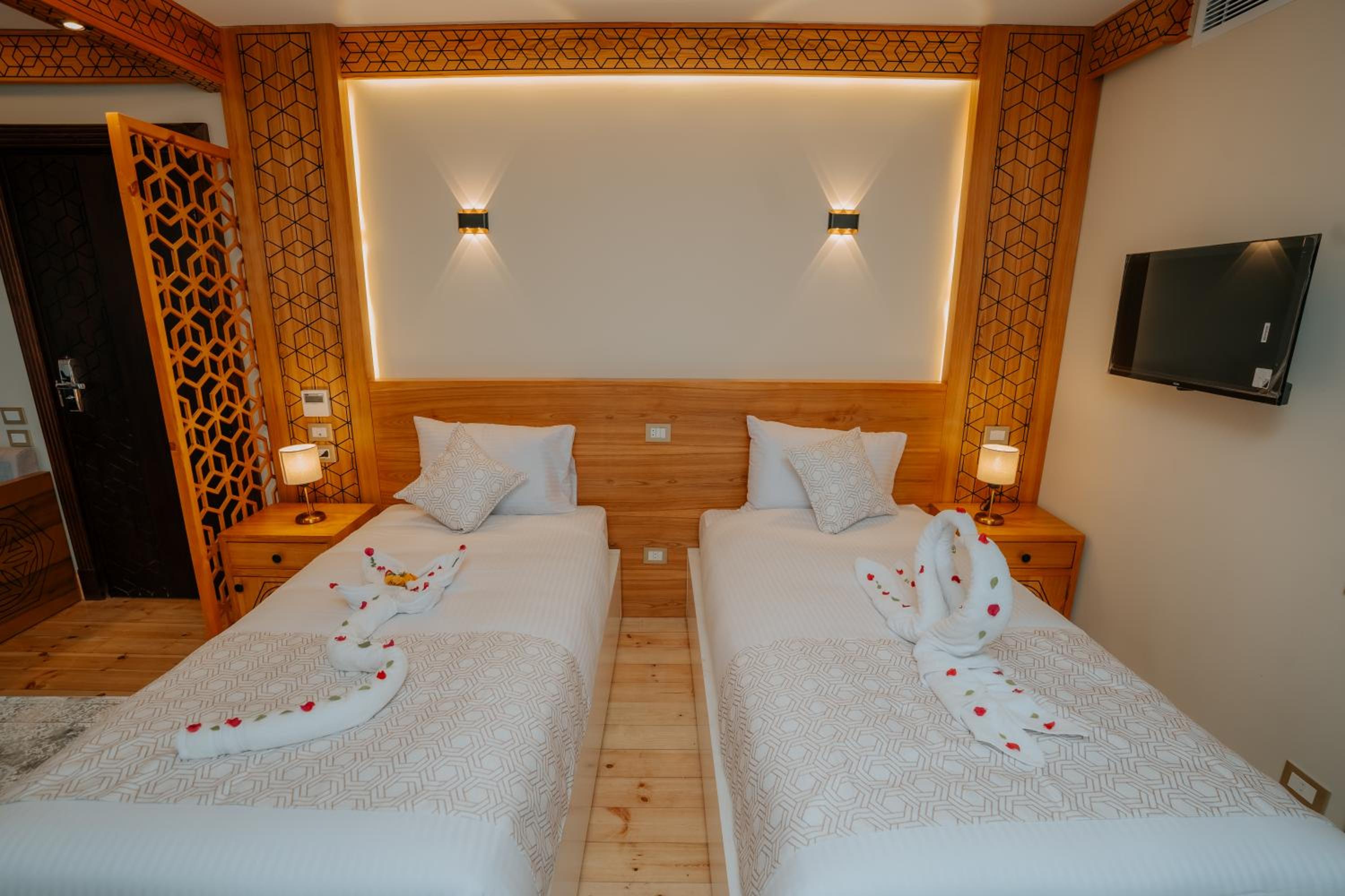 Azhar Dahabiya luxury suites