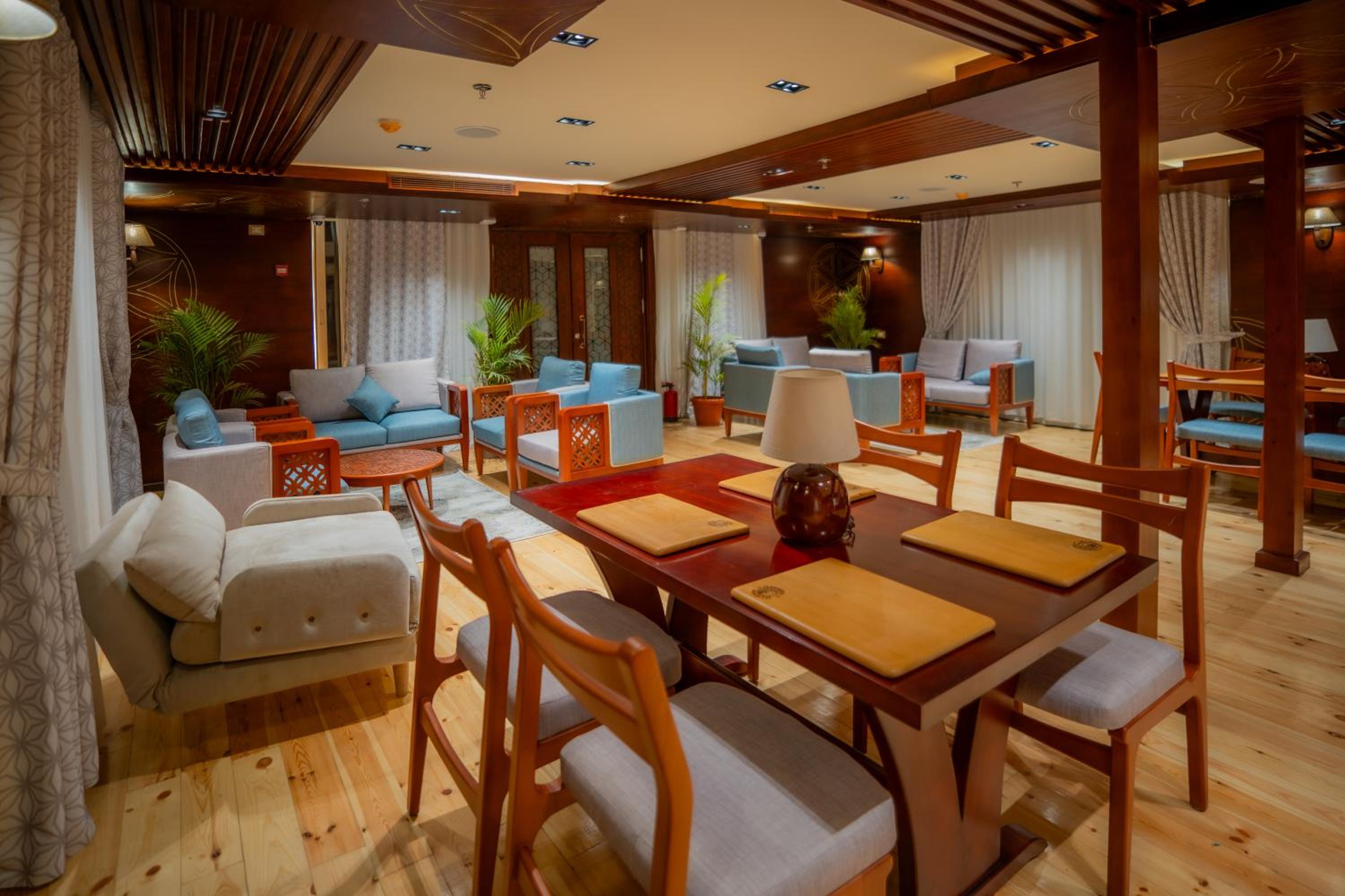 Azhar Dahabiya luxury suites