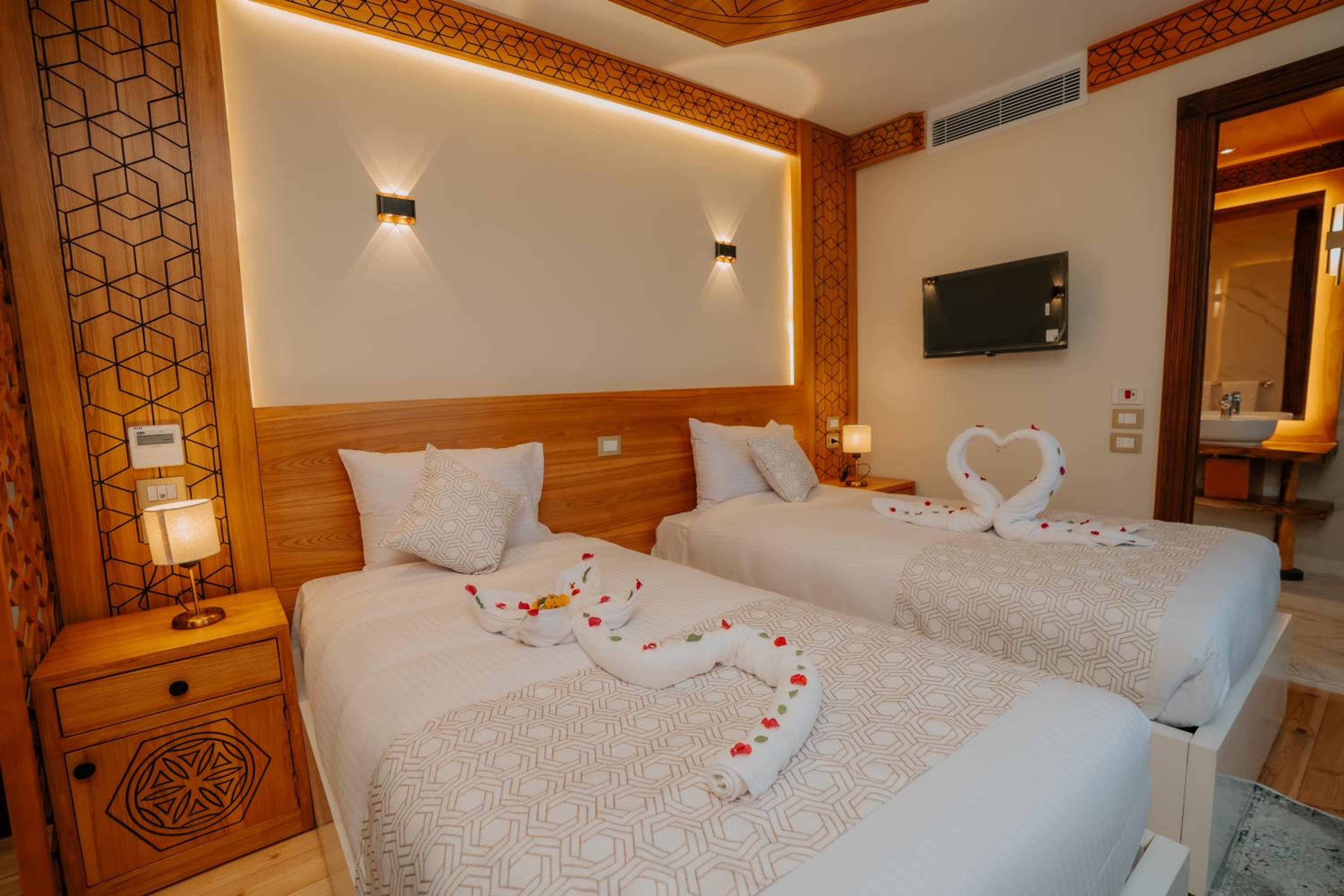 Azhar Dahabiya luxury suites
