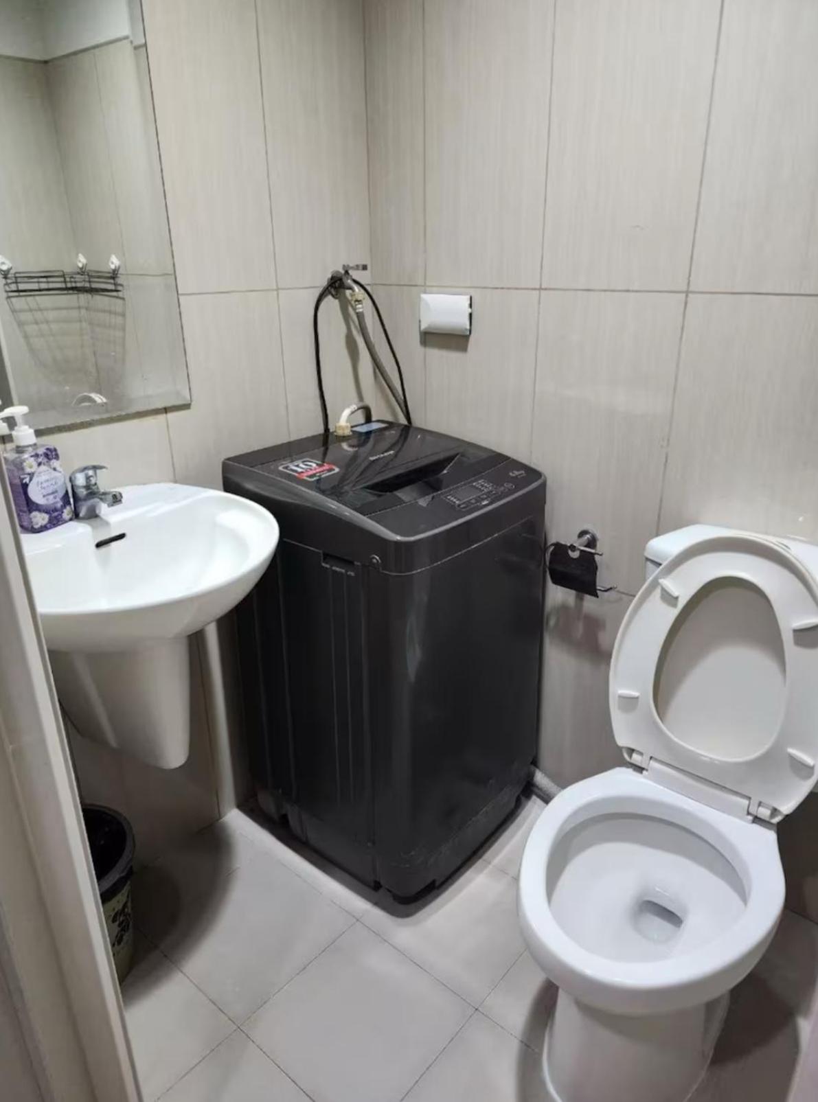 1BR with Netflix in Shell Residences Pasay