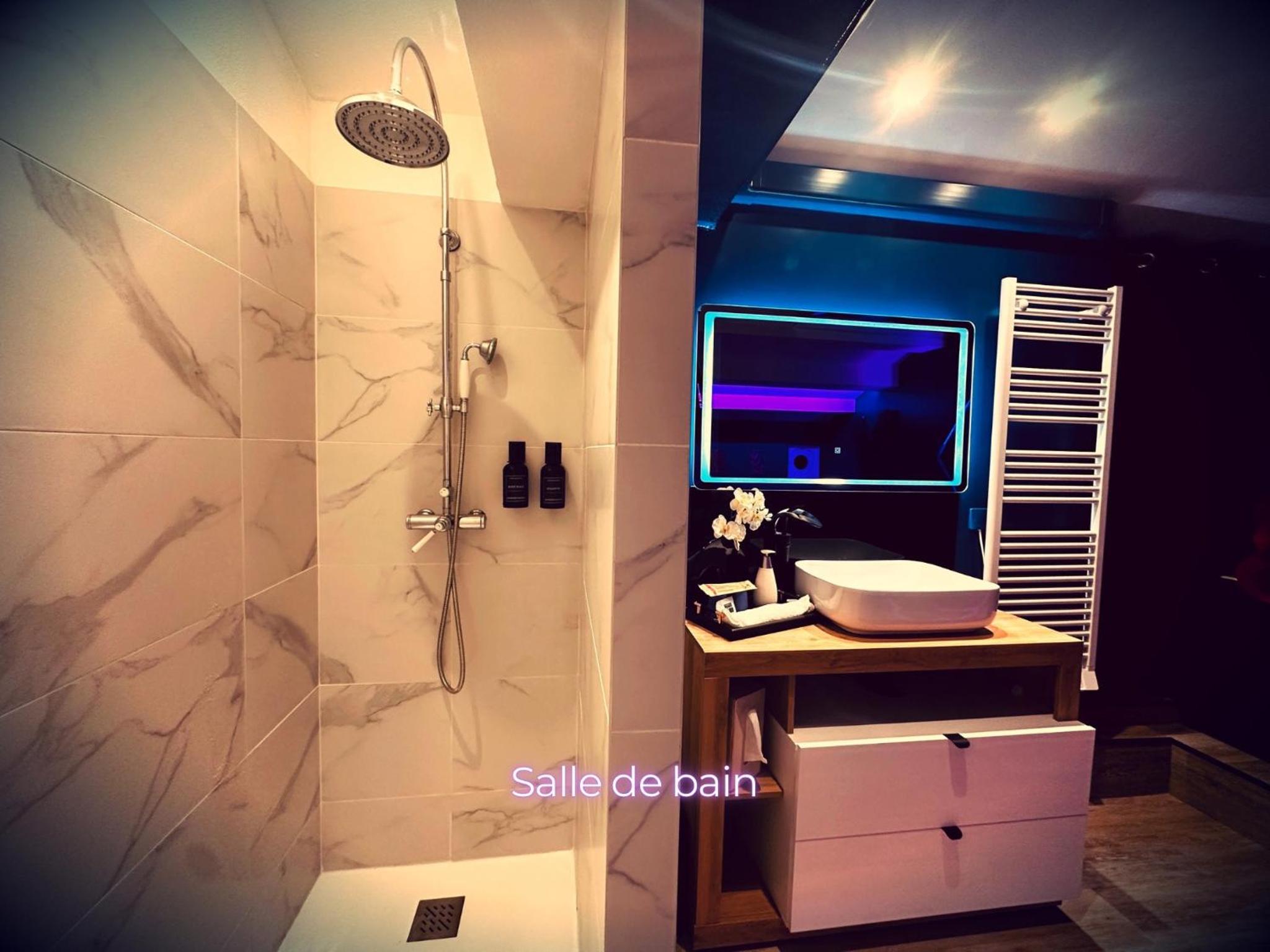 Suite craz'in Love Room, jacuzzi, cinéma, Camargue