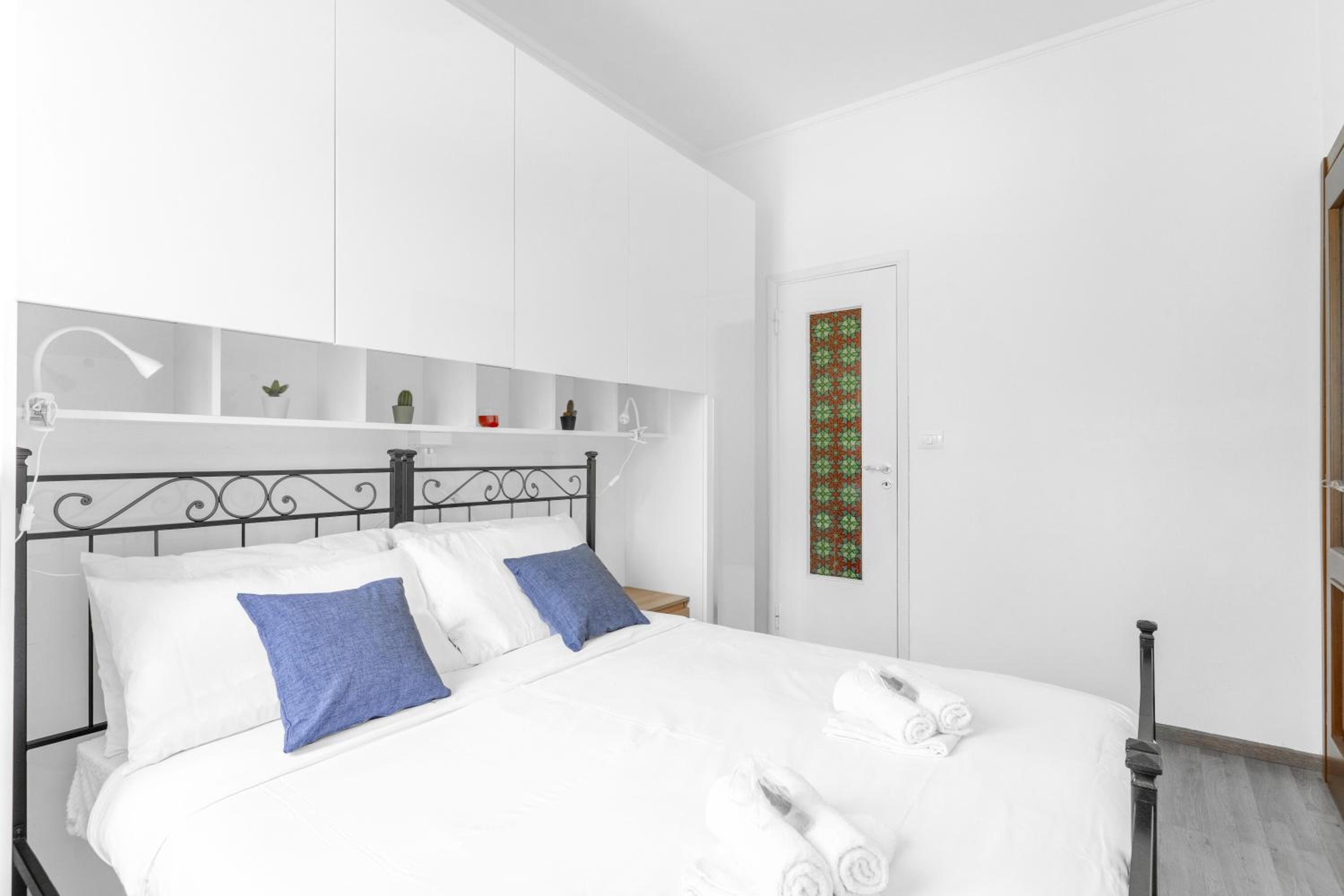 Luxury dream - DUOMO 10min Free fast wi-fi and AC Train Station Porta Vittoria 290mt