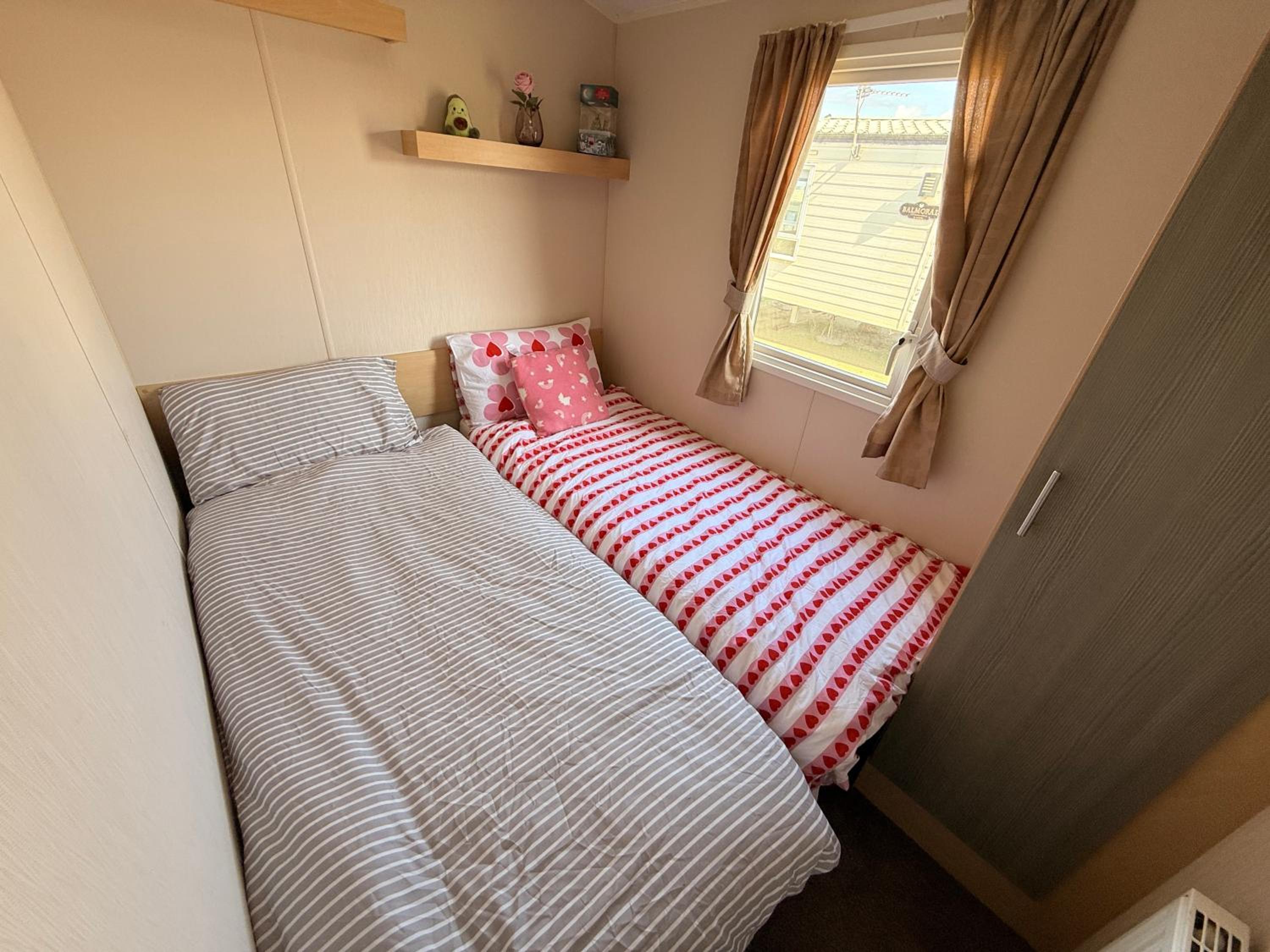 Sea Bliss Beachfront Caravan, 2 Bed King Ensuite, Sleeps 6, Wrap Decking, Crimdon Dene