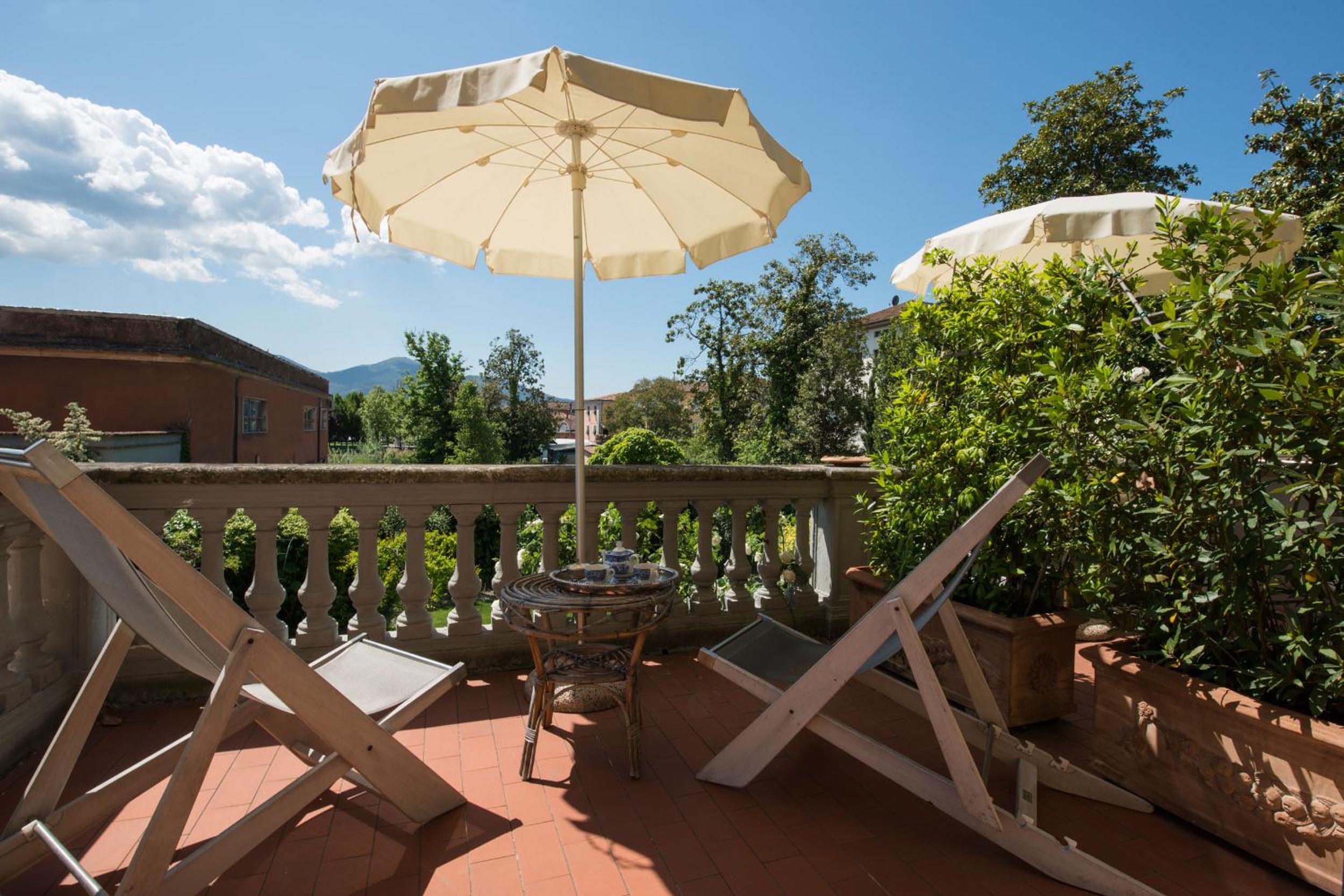 Al Porto Di Lucca B&B