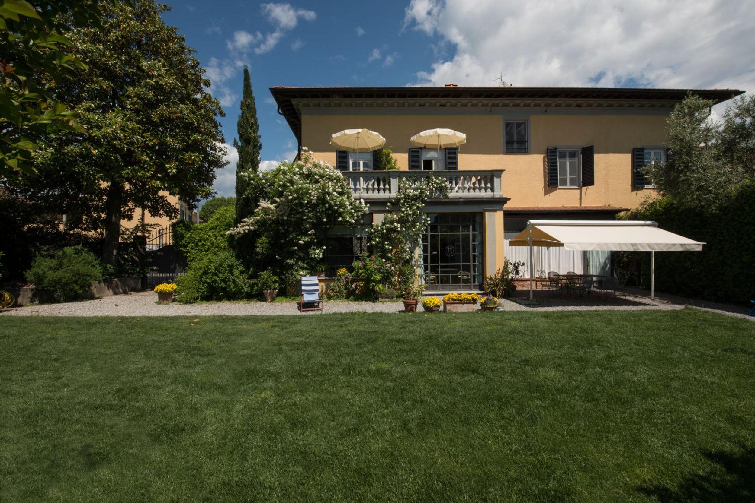 Al Porto Di Lucca B&B