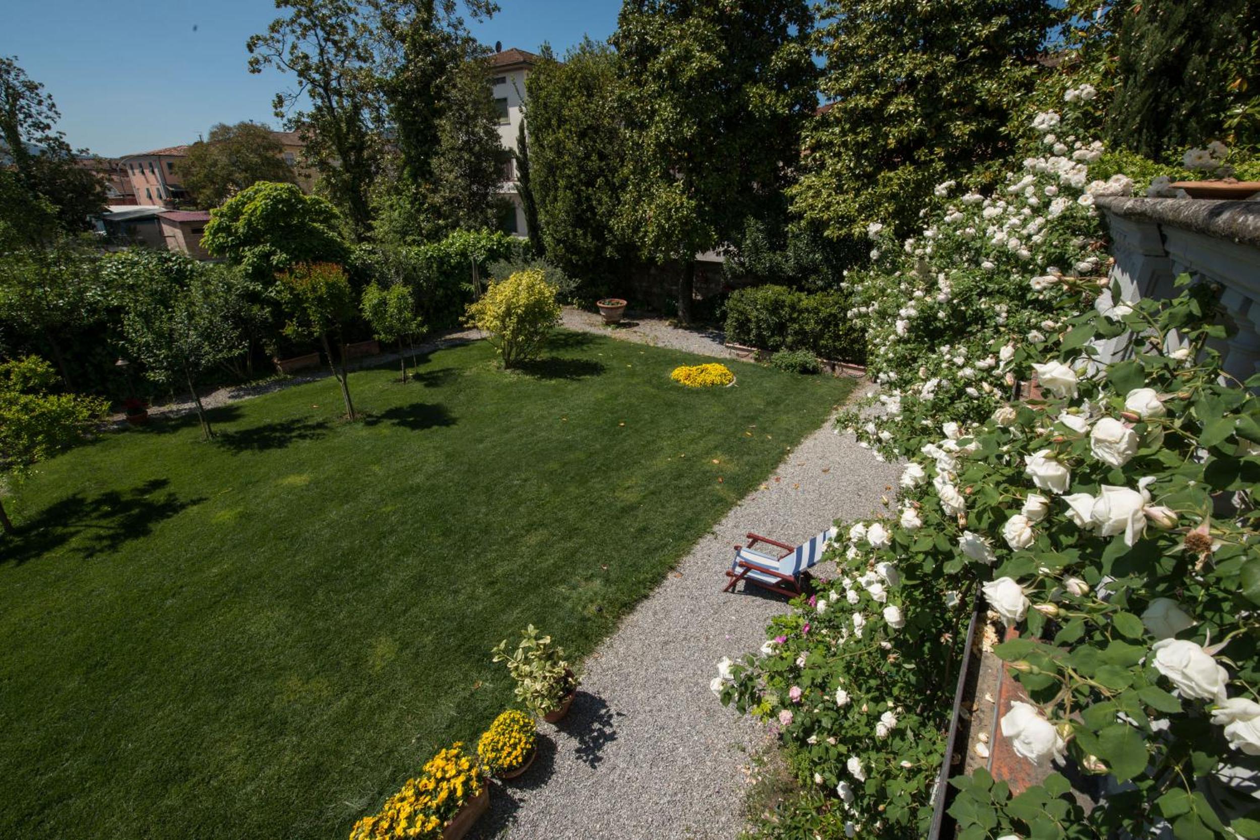 Al Porto Di Lucca B&B