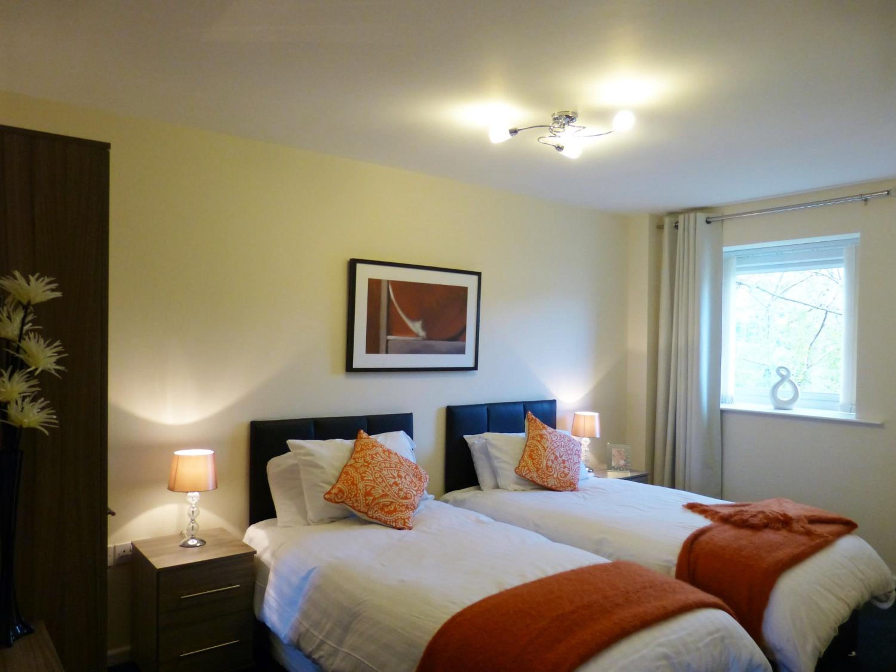 The Sawmills, Carlisle - Spacious 4 Bedroom Family House - Free WiFi - & Parking - Walk to Carlisle Castle