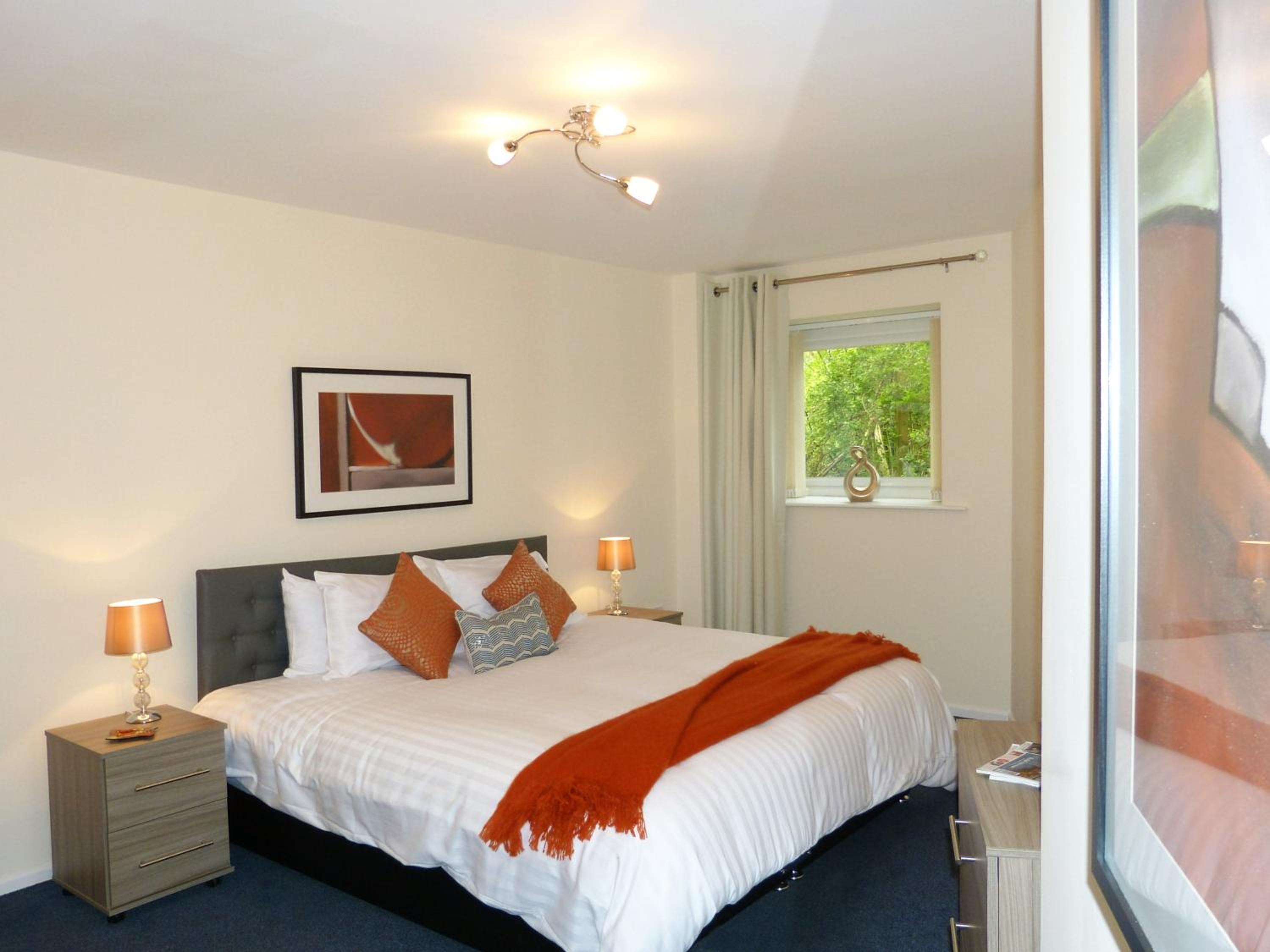 The Sawmills, Carlisle - Spacious 4 Bedroom Family House - Free WiFi - & Parking - Walk to Carlisle Castle