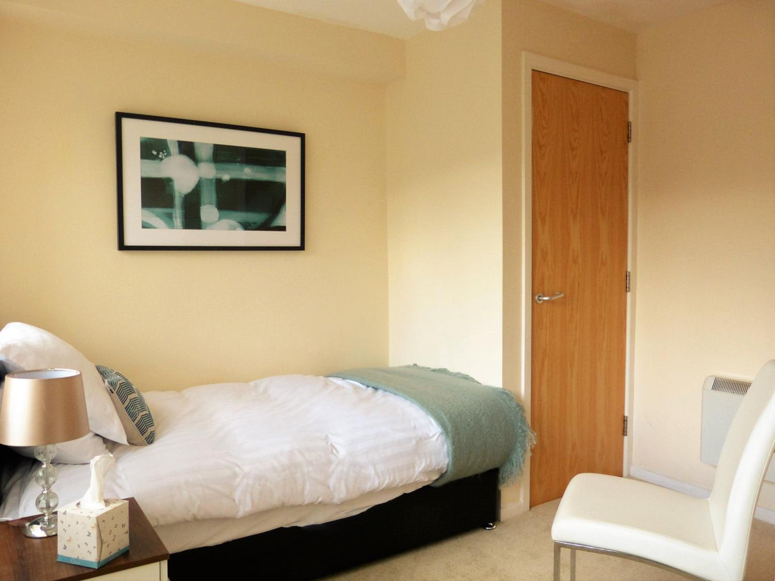 The Sawmills, Carlisle - Spacious 4 Bedroom Family House - Free WiFi - & Parking - Walk to Carlisle Castle