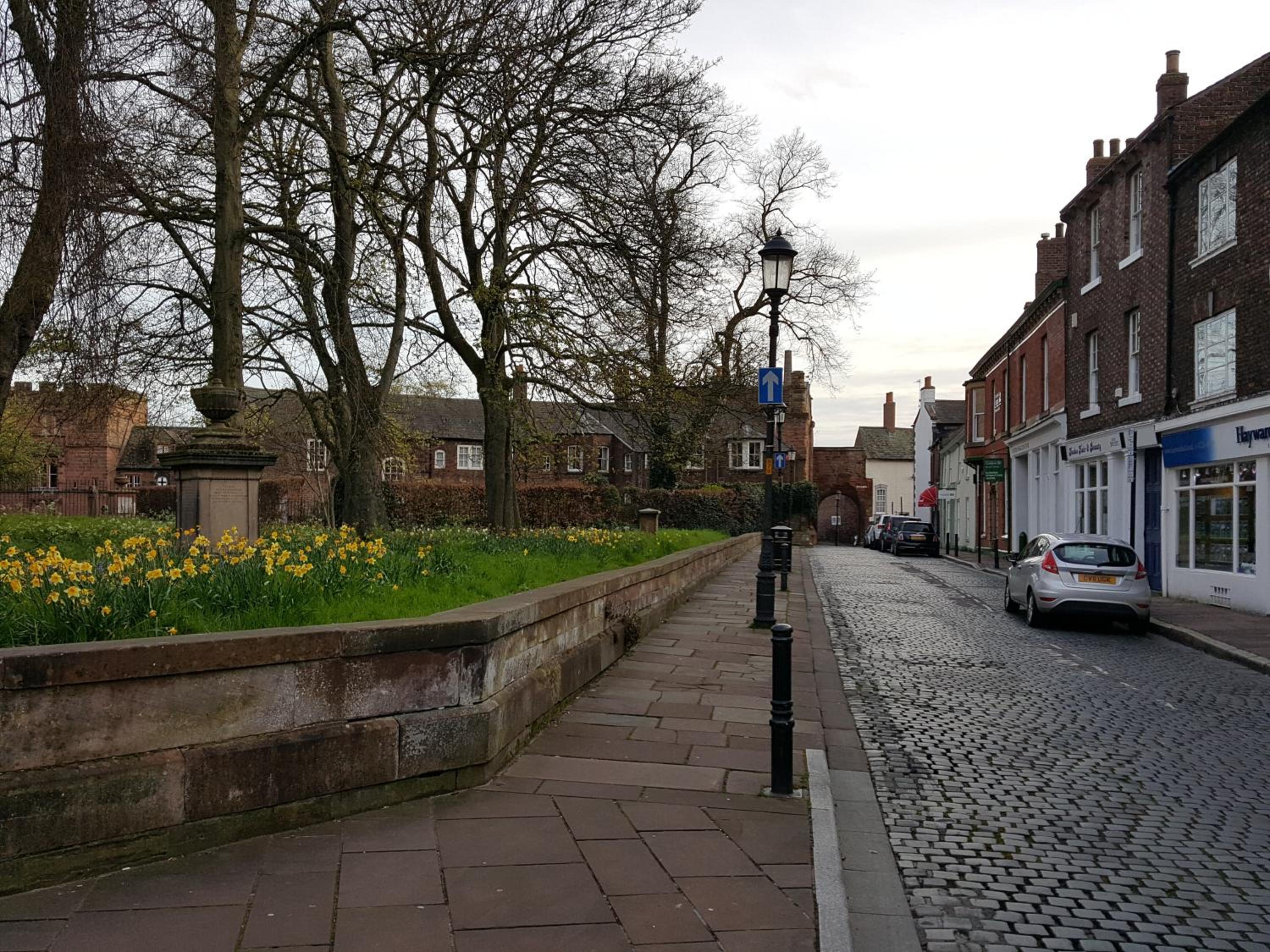 The Sawmills, Carlisle - Spacious 4 Bedroom Family House - Free WiFi - & Parking - Walk to Carlisle Castle