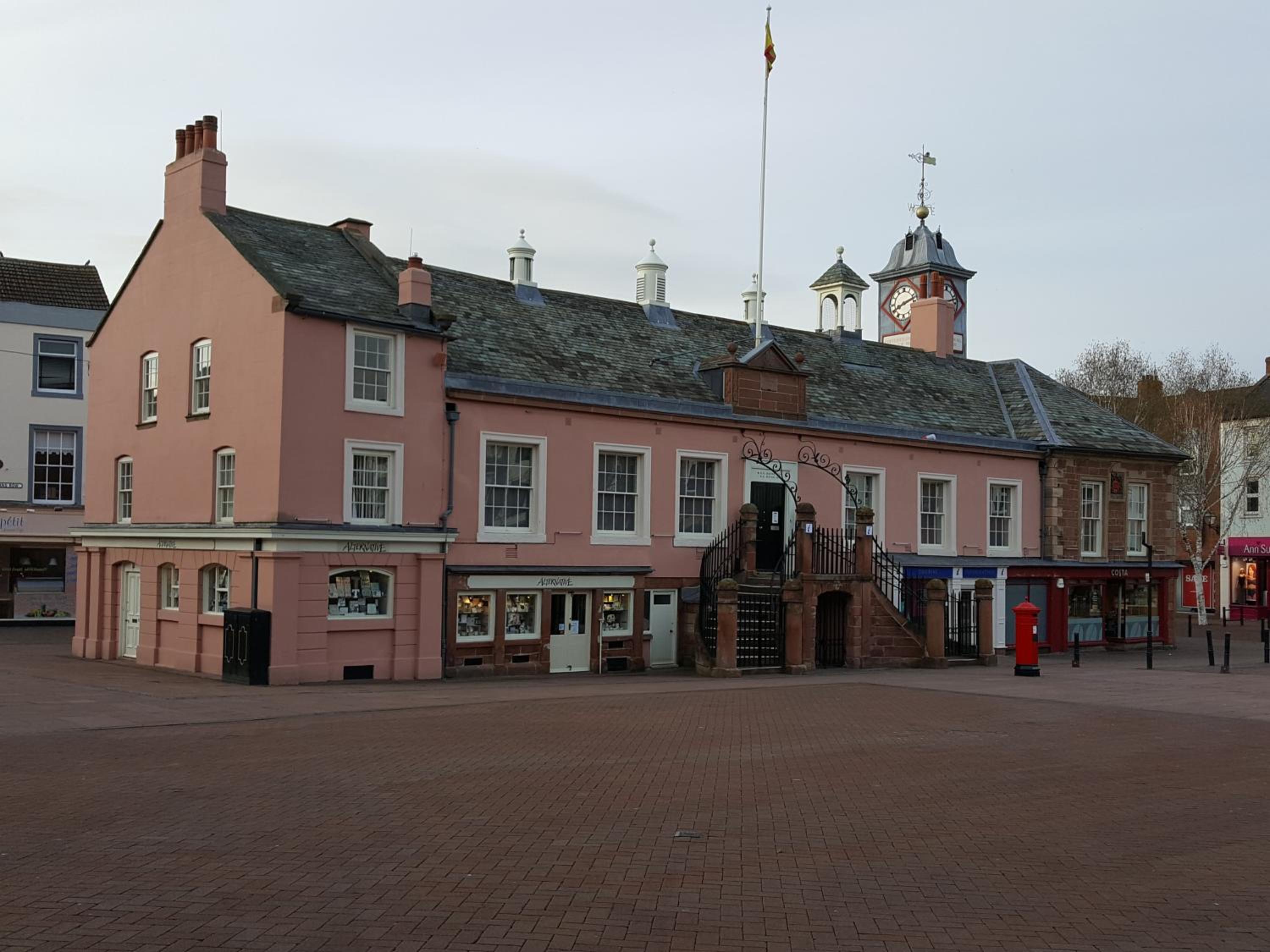 The Sawmills, Carlisle - Spacious 4 Bedroom Family House - Free WiFi - & Parking - Walk to Carlisle Castle