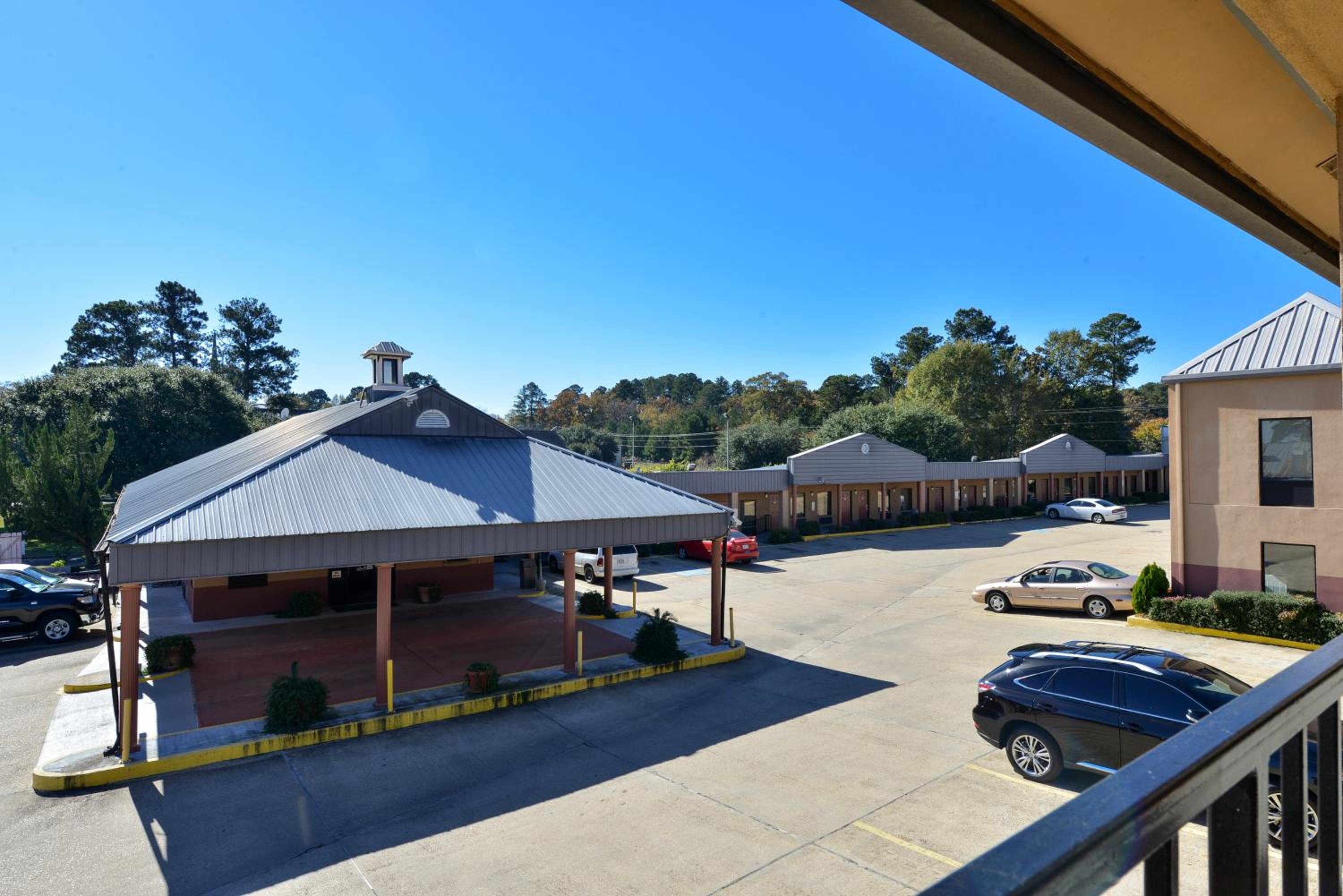 Americas Best Value Inn - Brookhaven - Property Image 9
