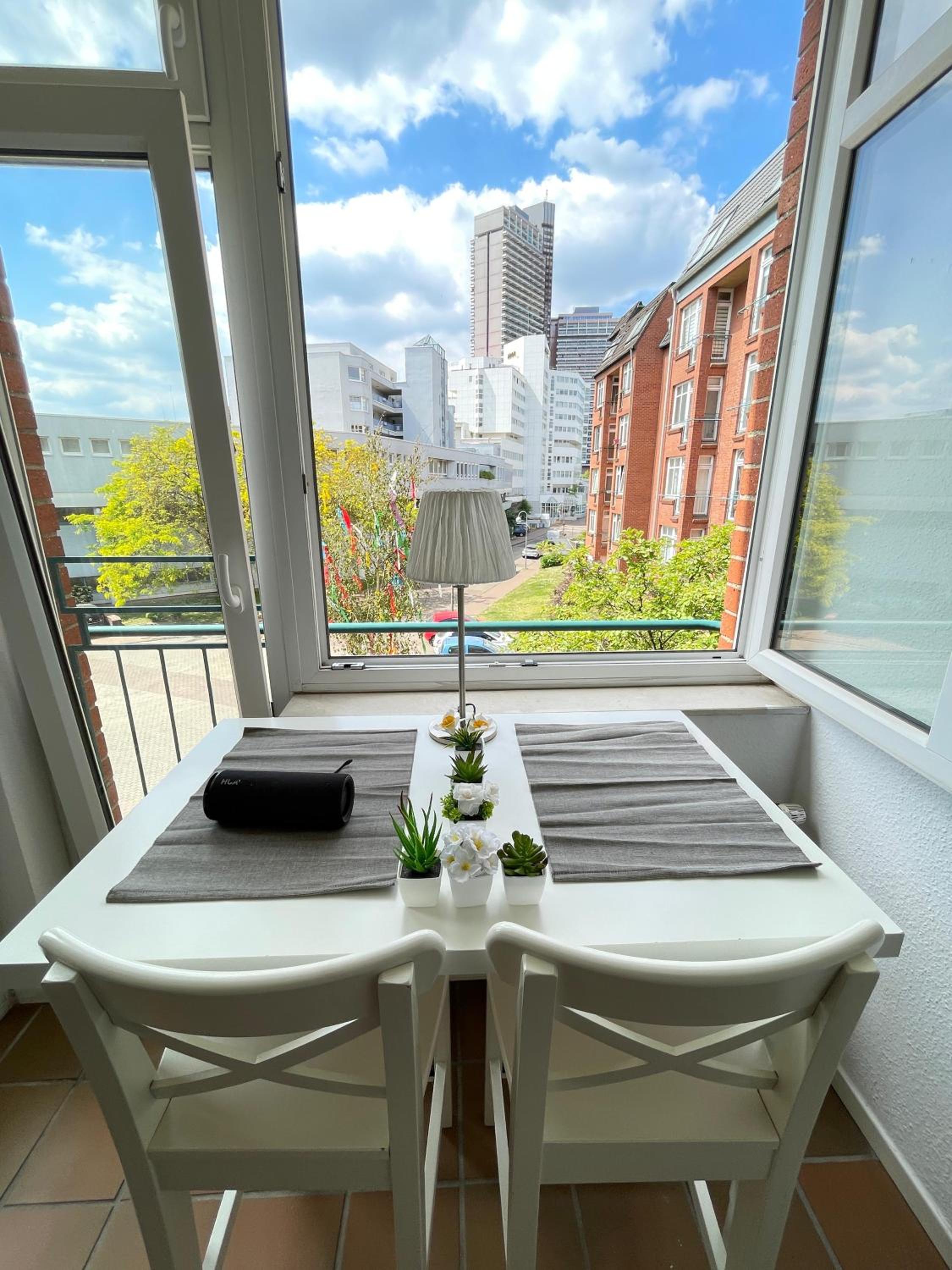 Cozy & Chic in Central Cologne