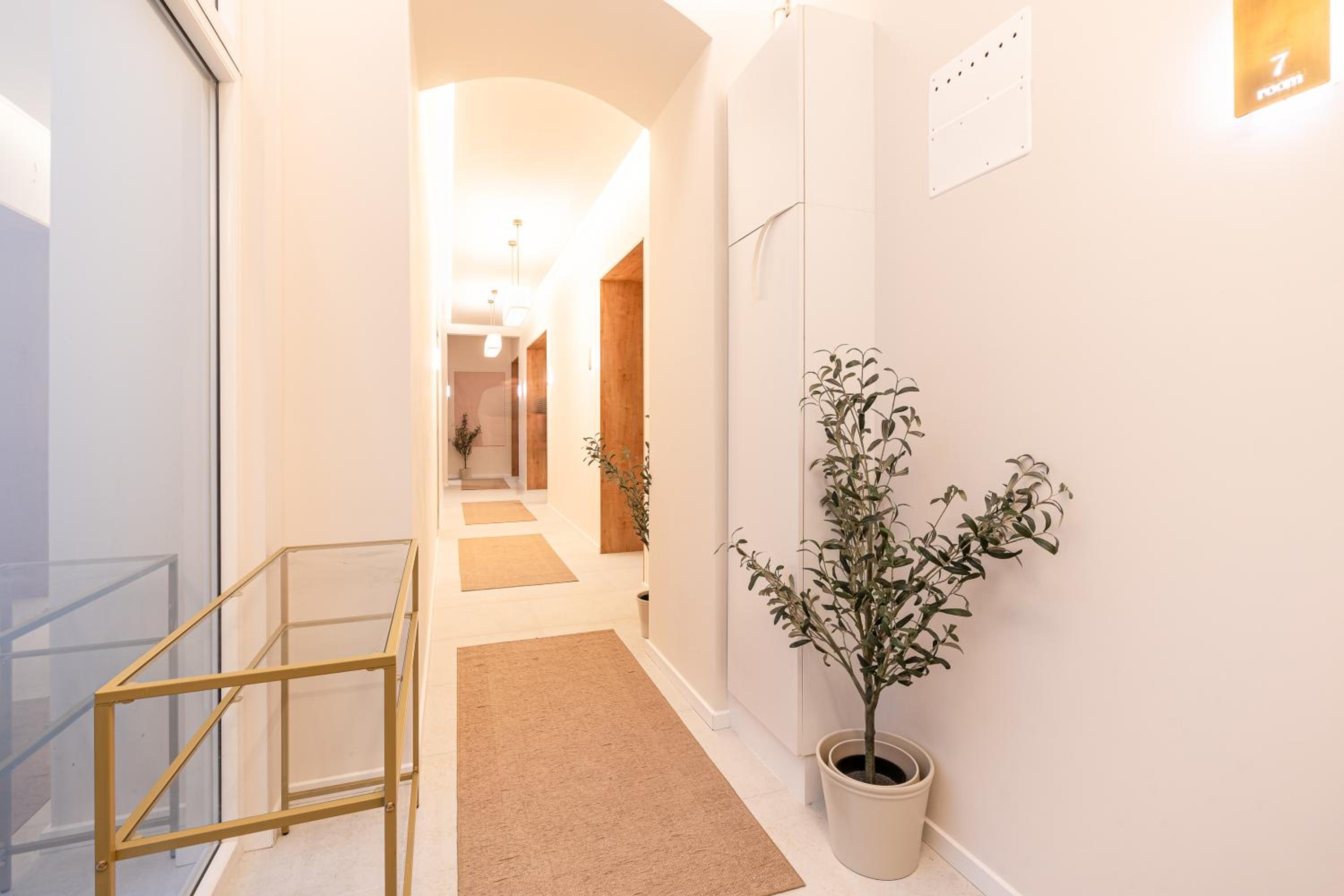 Szerb Boutique Suites, by BQA