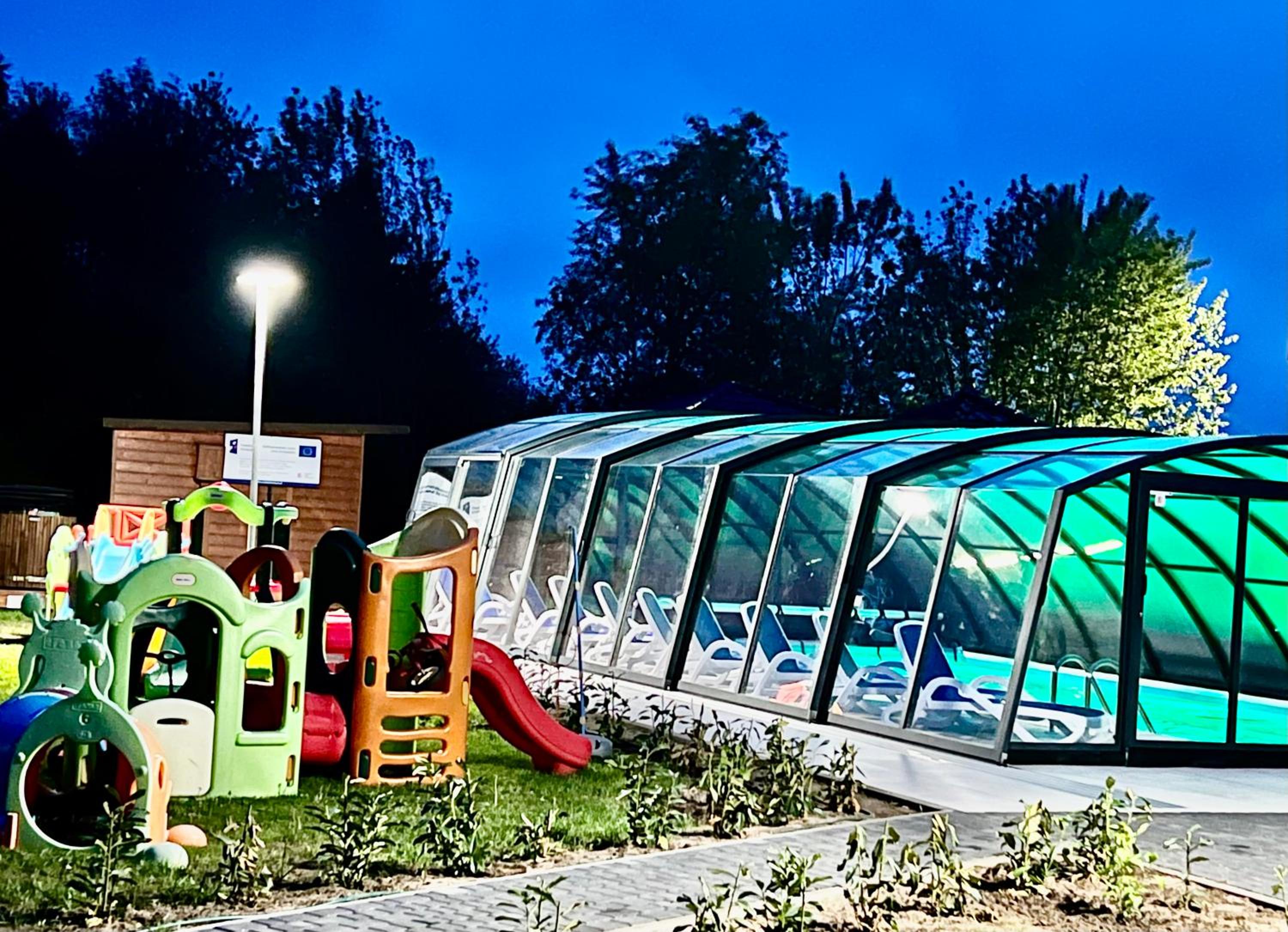 Rajska Mierzeja , SAUNA , JAKUZZI ,BASEN Z PODGRZEWANĄ WODĄ , KLIMATYZACJA-OGRZEWANIE , PLAC ZABAW , ROWERY , TARAS