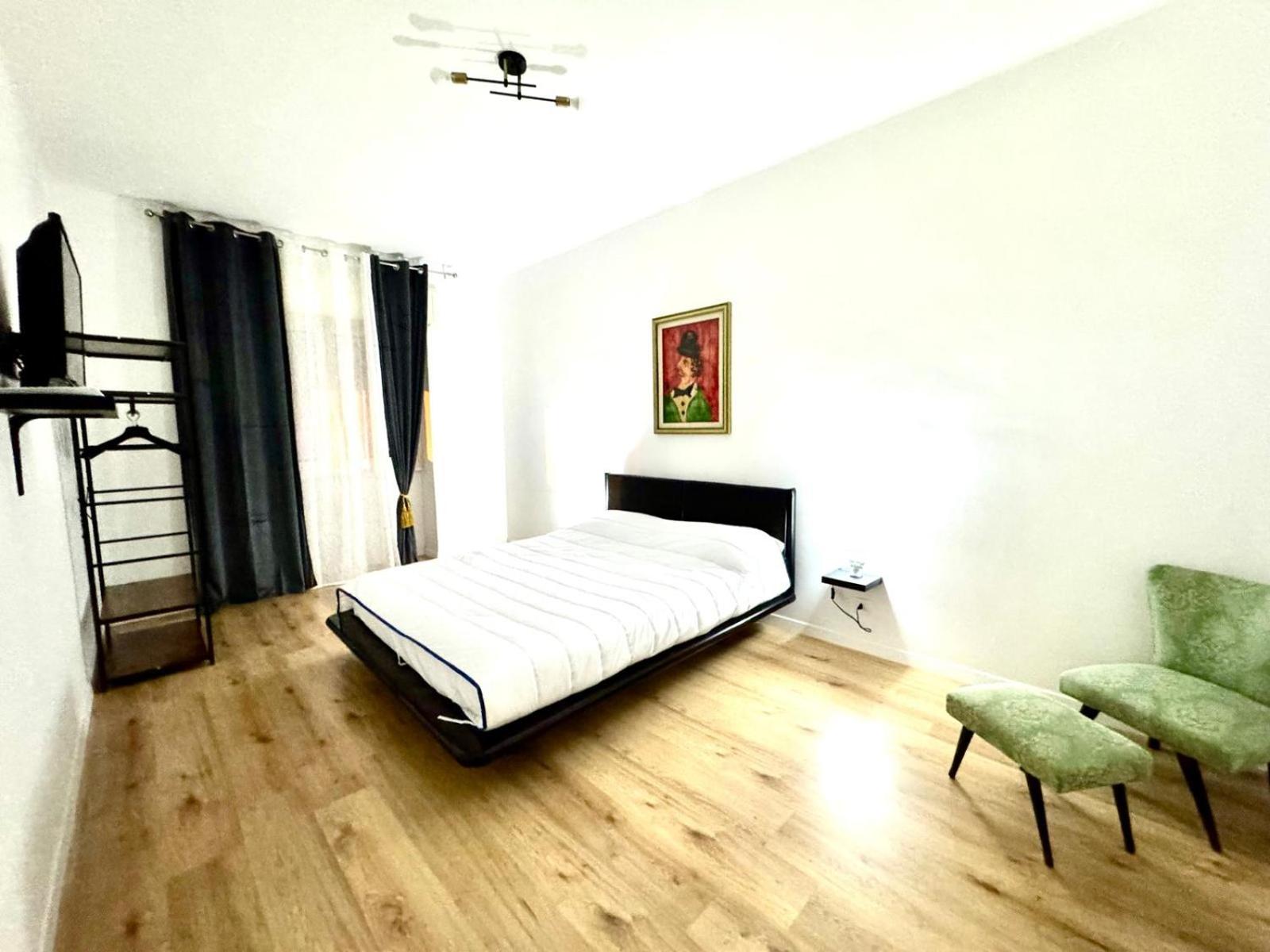 Bari Home