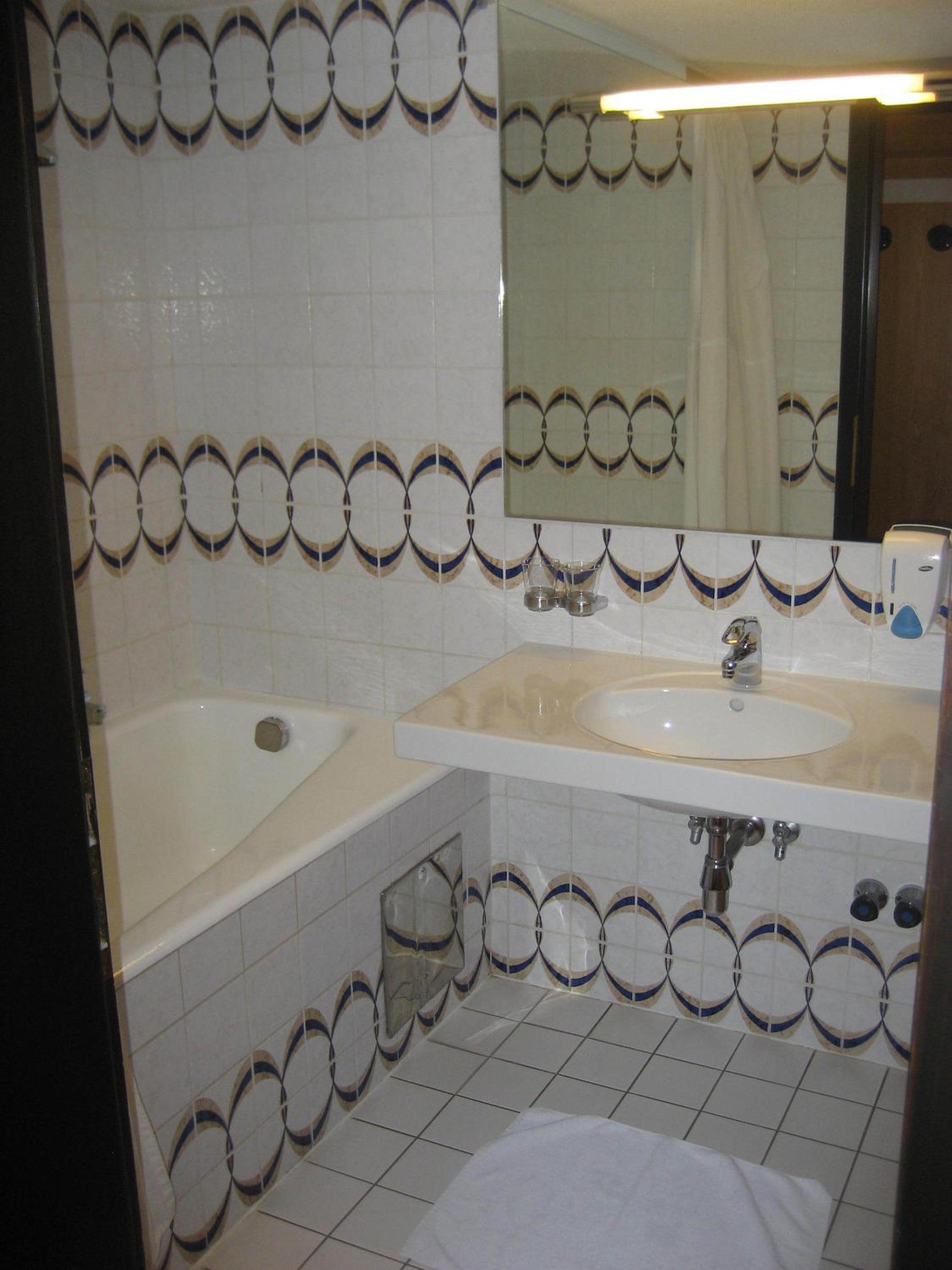 Photo 33