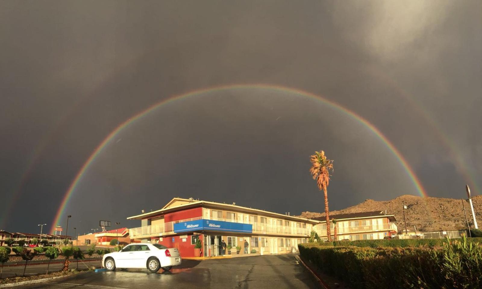 Hilltop Inn & Suites