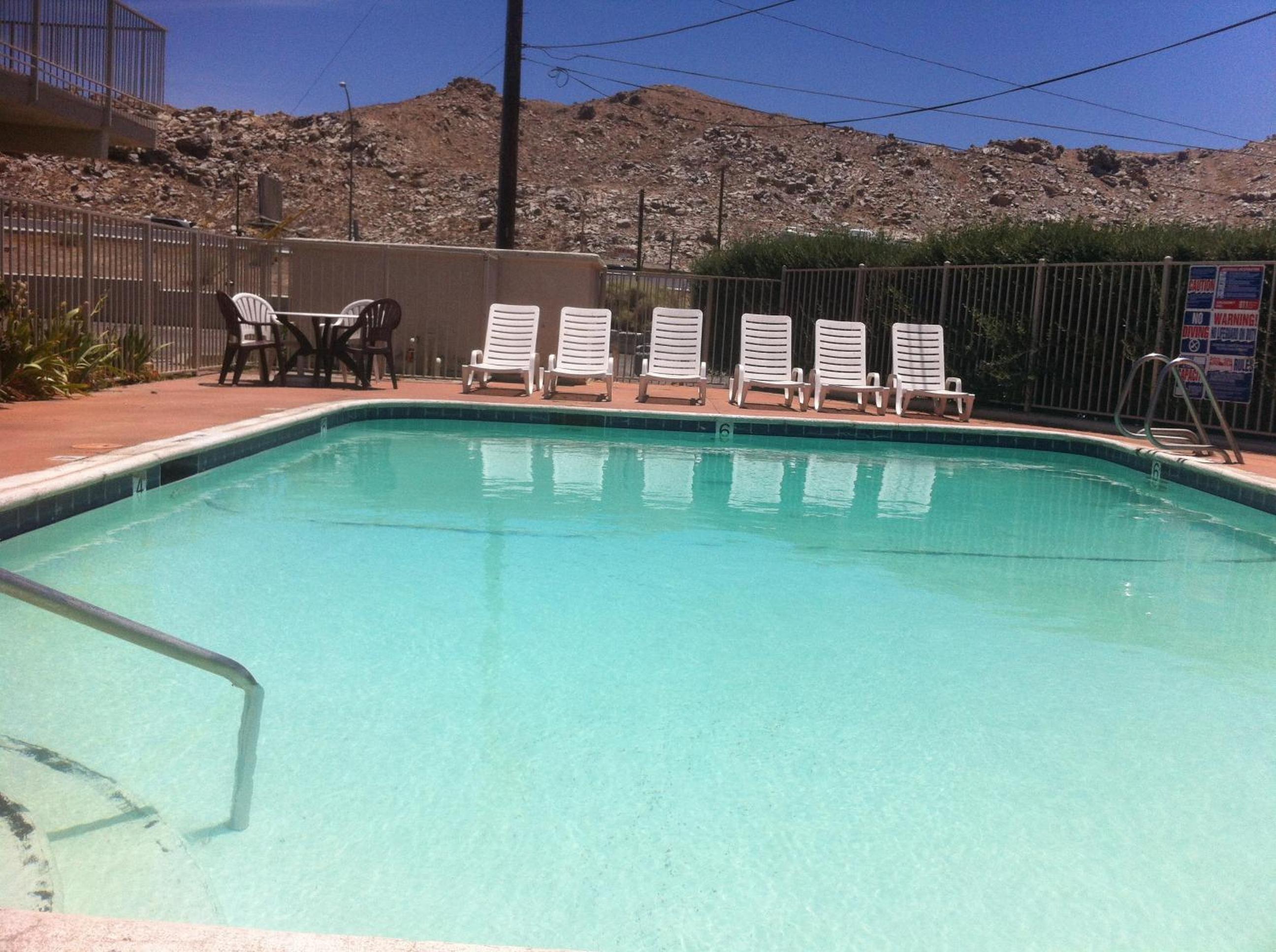 Hilltop Inn & Suites