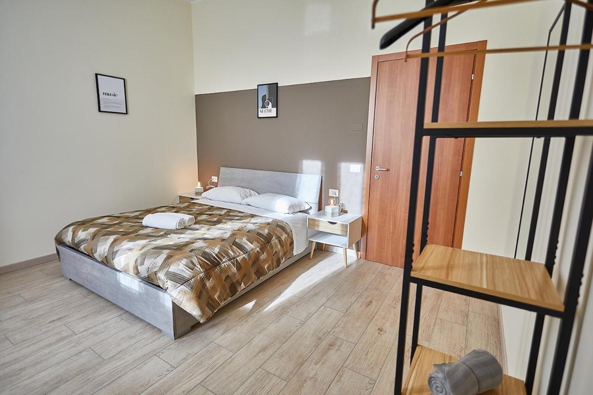 Cattaneo 65 3 bedrooms 5 minutes from lake and station w parking