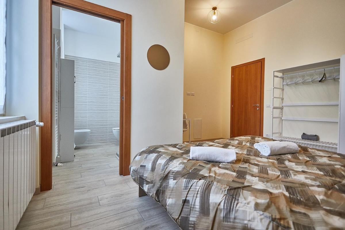 Cattaneo 65 3 bedrooms 5 minutes from lake and station w parking
