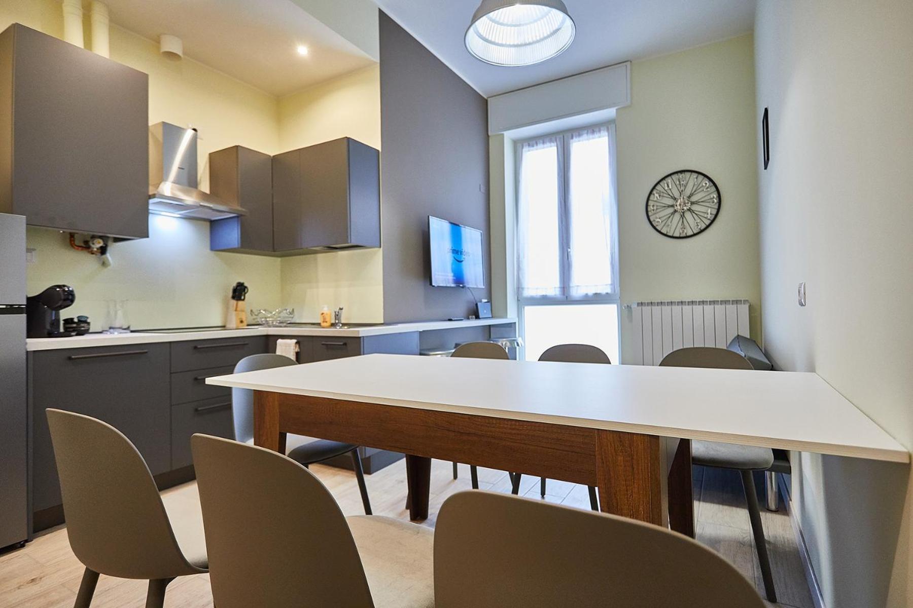 Cattaneo 65 3 bedrooms 5 minutes from lake and station w parking