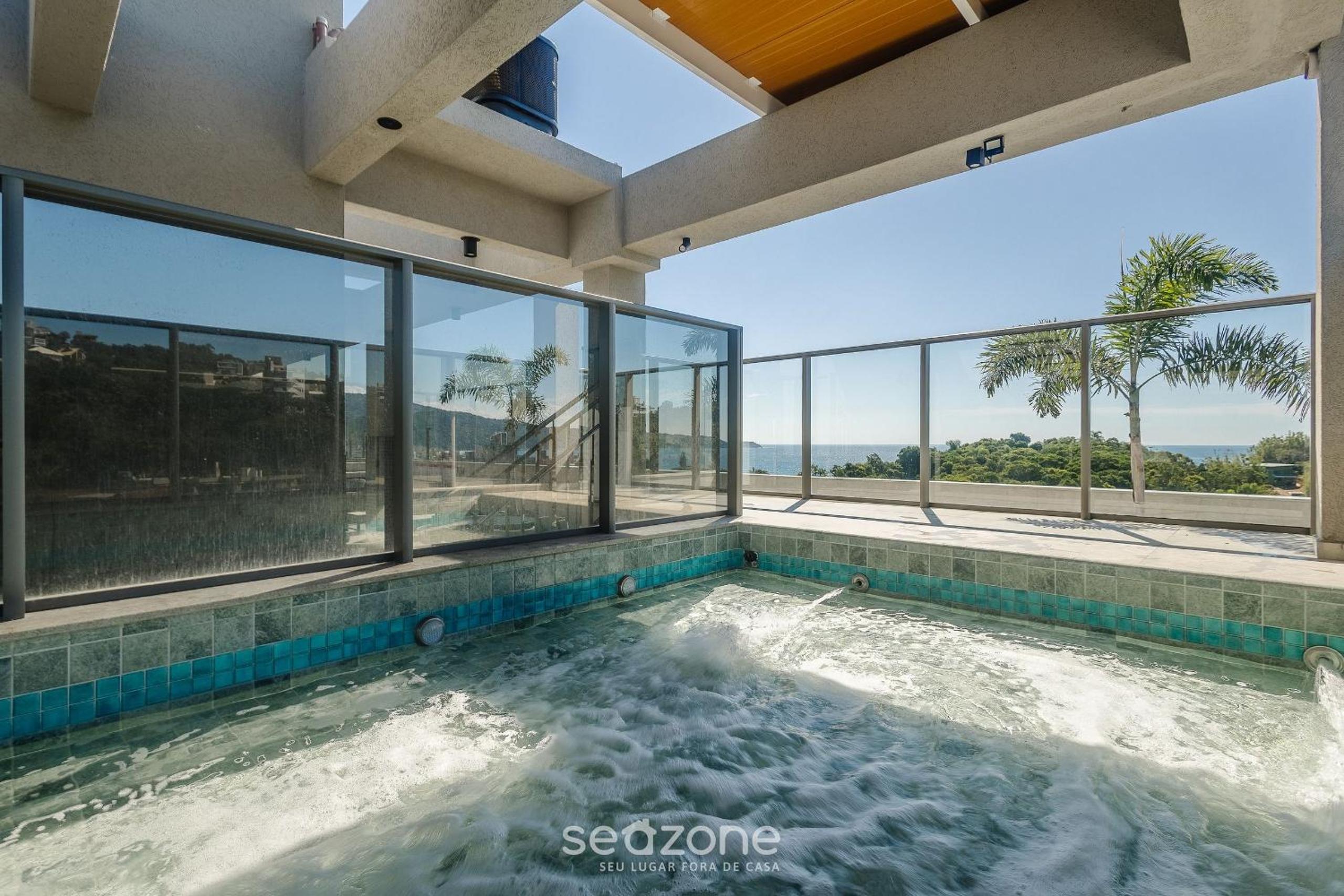 Your exclusive stay with pool and jacuzzi just 500 meters from the beach - ELF