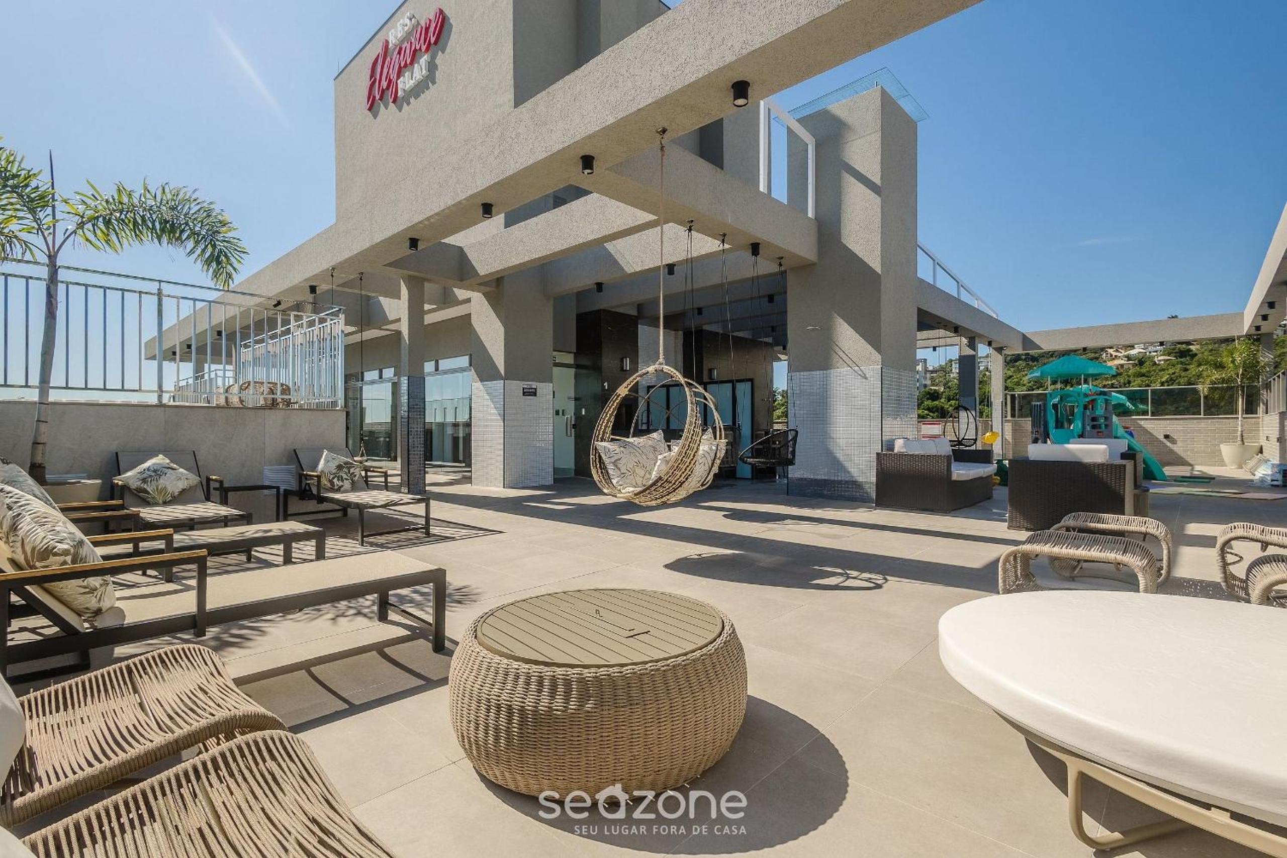 Your exclusive stay with pool and jacuzzi just 500 meters from the beach - ELF