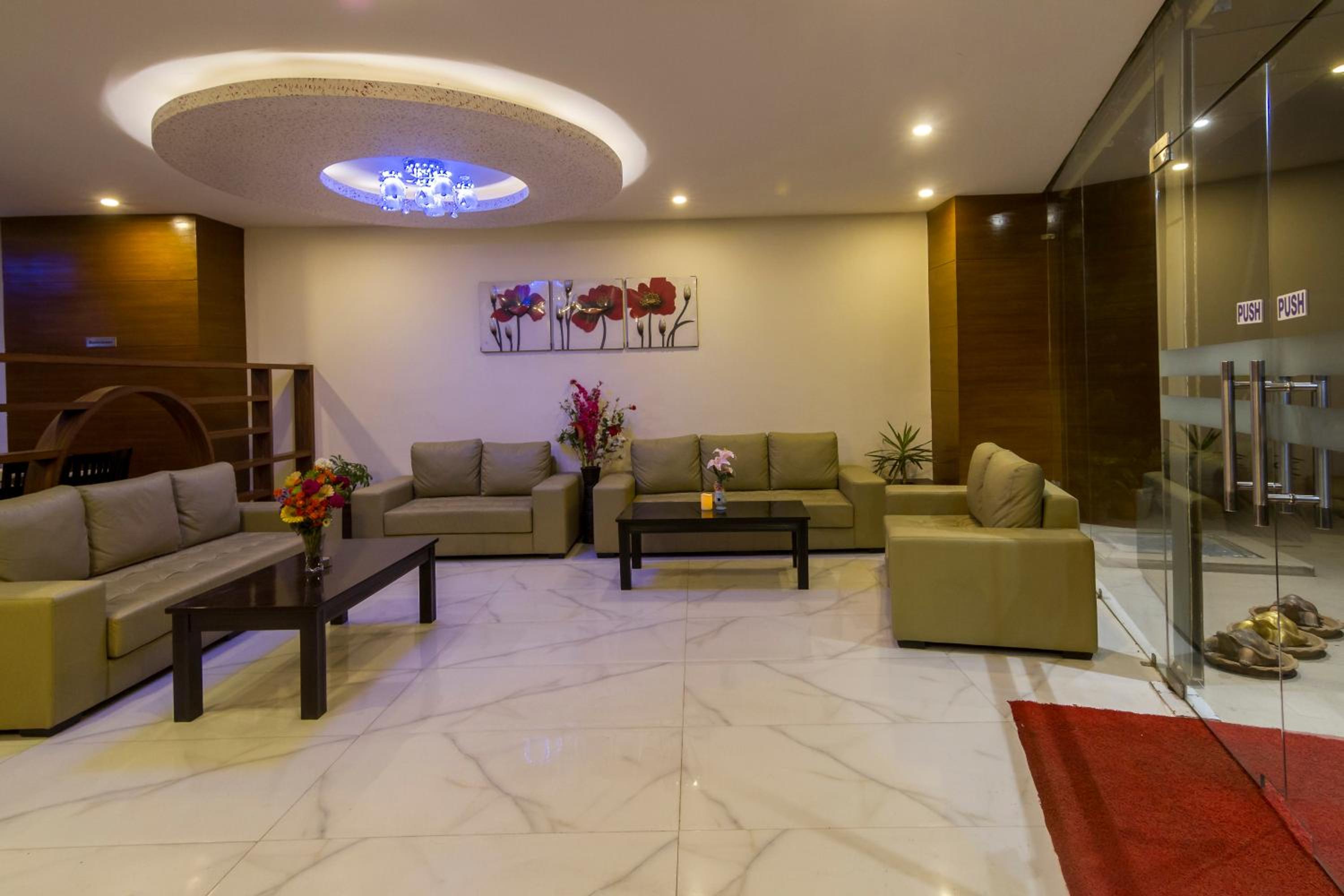 Hotel Regal Airport