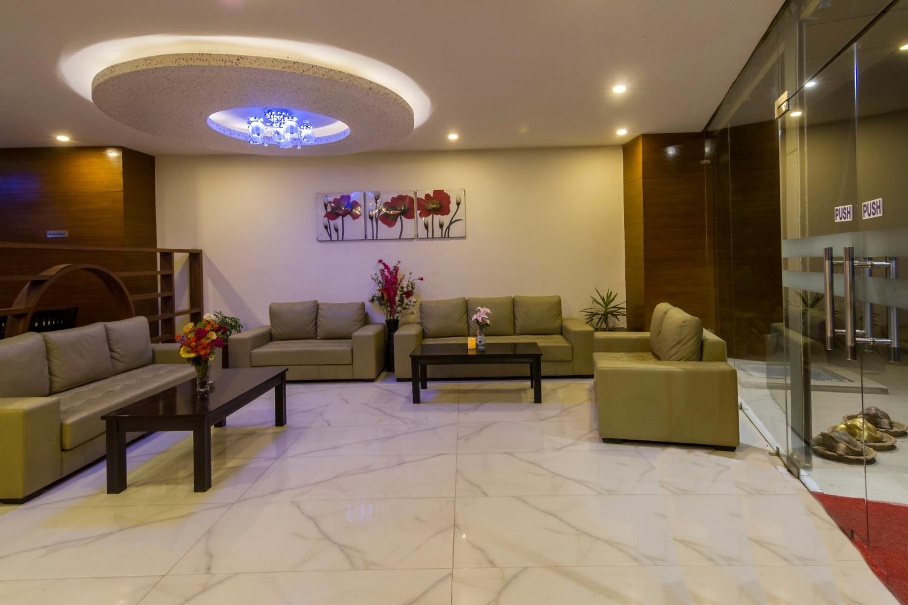 Hotel Regal Airport