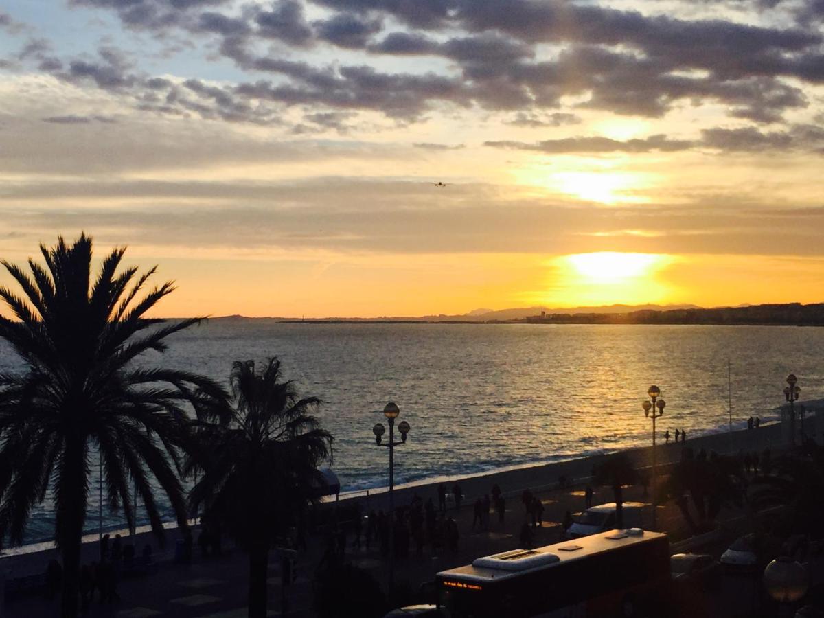 Apart-a-Nice : A Breathtaking View on the Sea