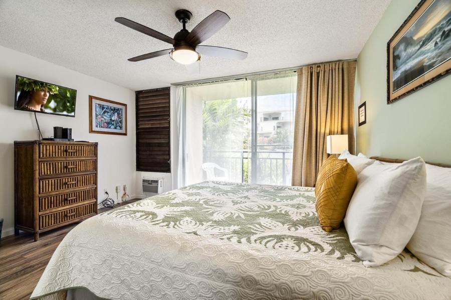Kona Makai Private Tropical Suites with Pool