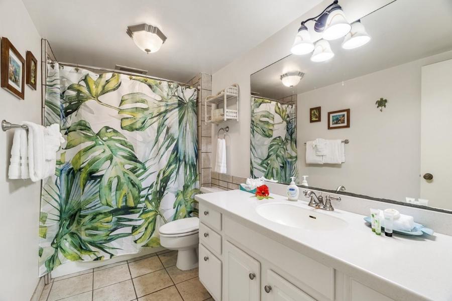 Kona Makai Private Tropical Suites with Pool