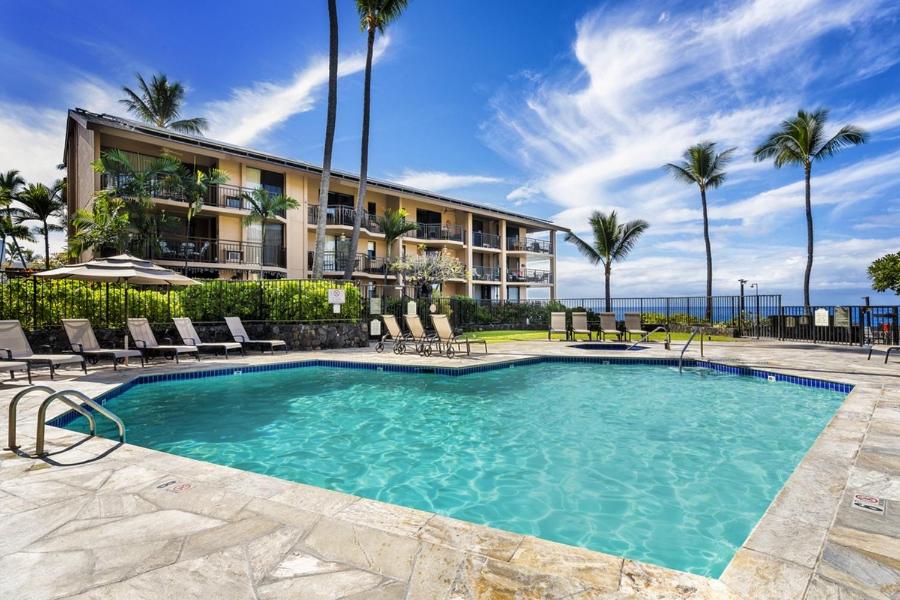 Kona Makai Private Tropical Suites with Pool