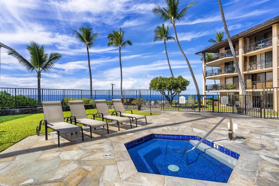 Kona Makai Private Tropical Suites with Pool