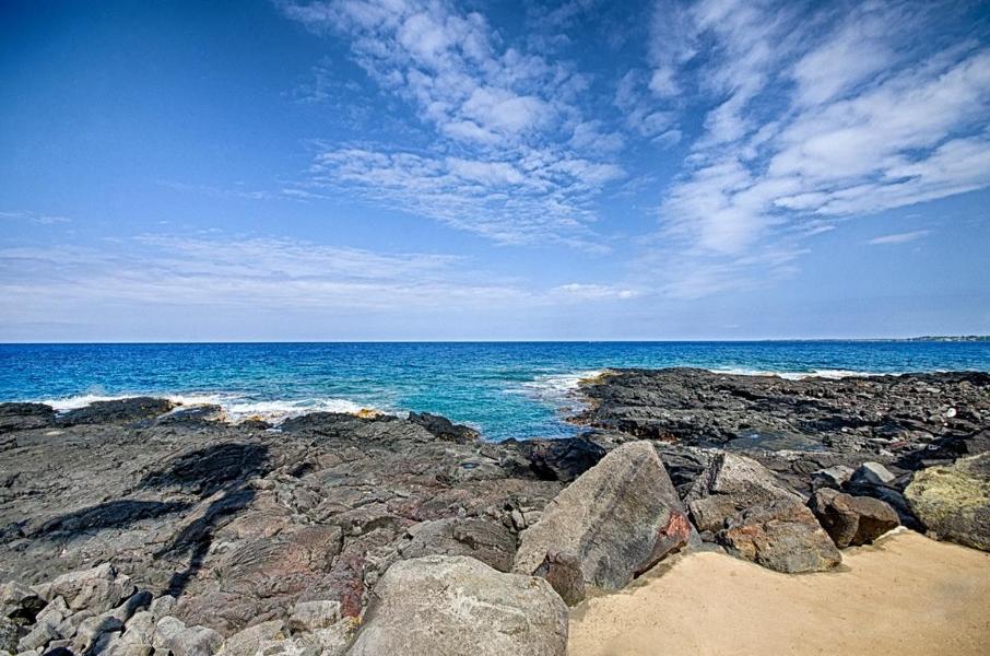 Kona Makai Private Tropical Suites with Pool