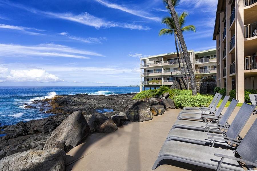 Kona Makai Private Tropical Suites with Pool