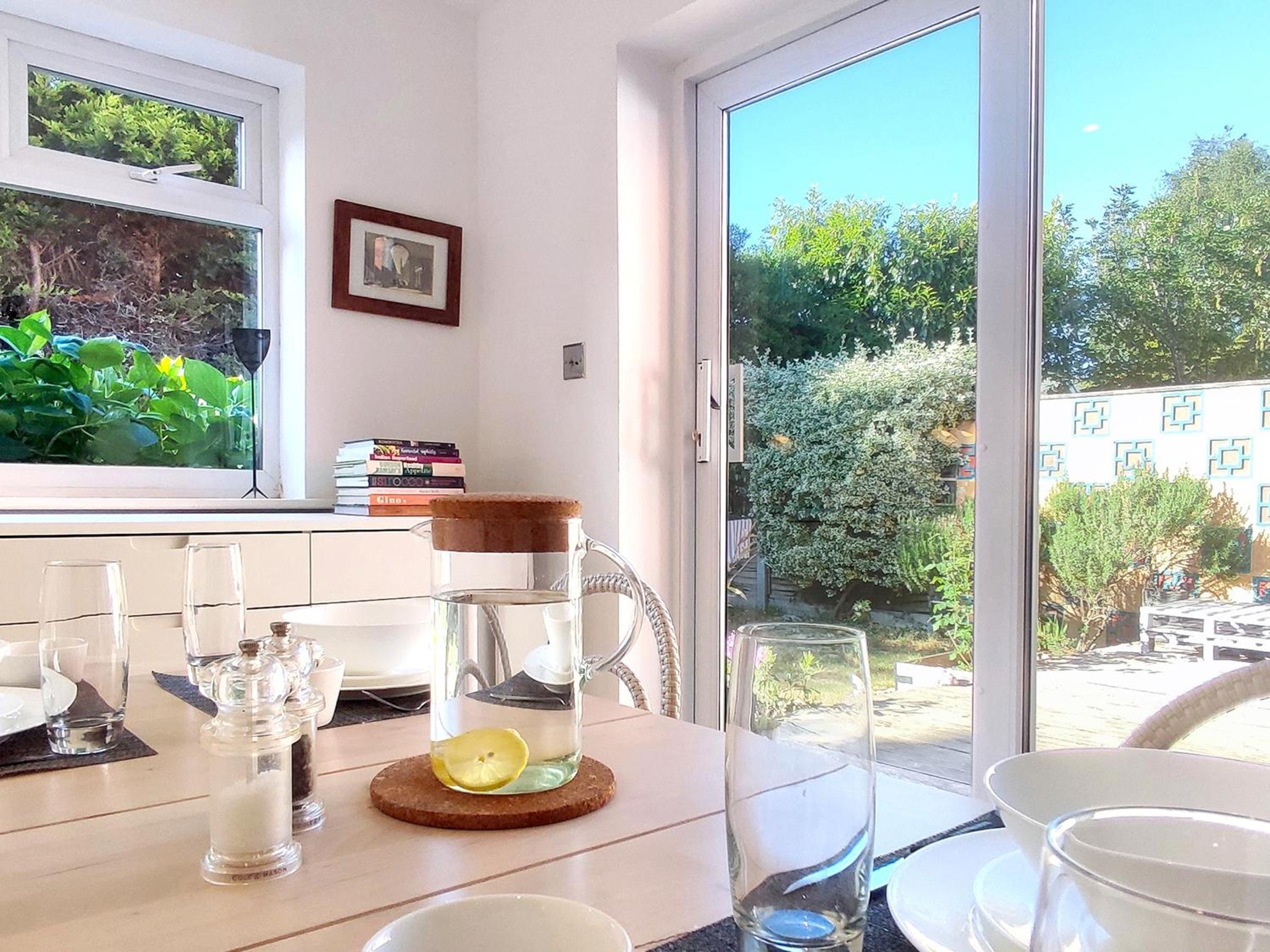 Atelier Verde - A Comfortable Garden Apartment