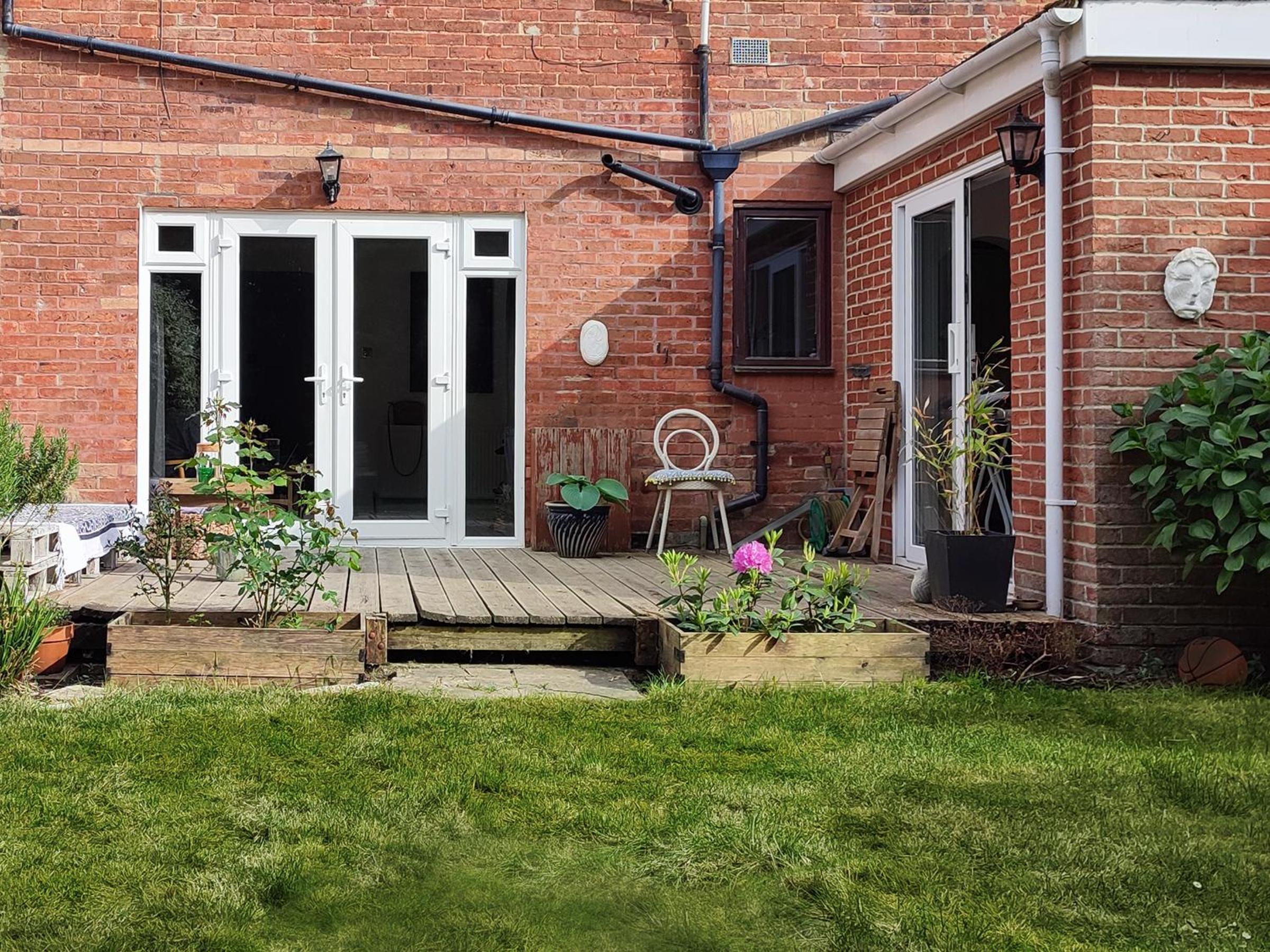 Atelier Verde - A Comfortable Garden Apartment