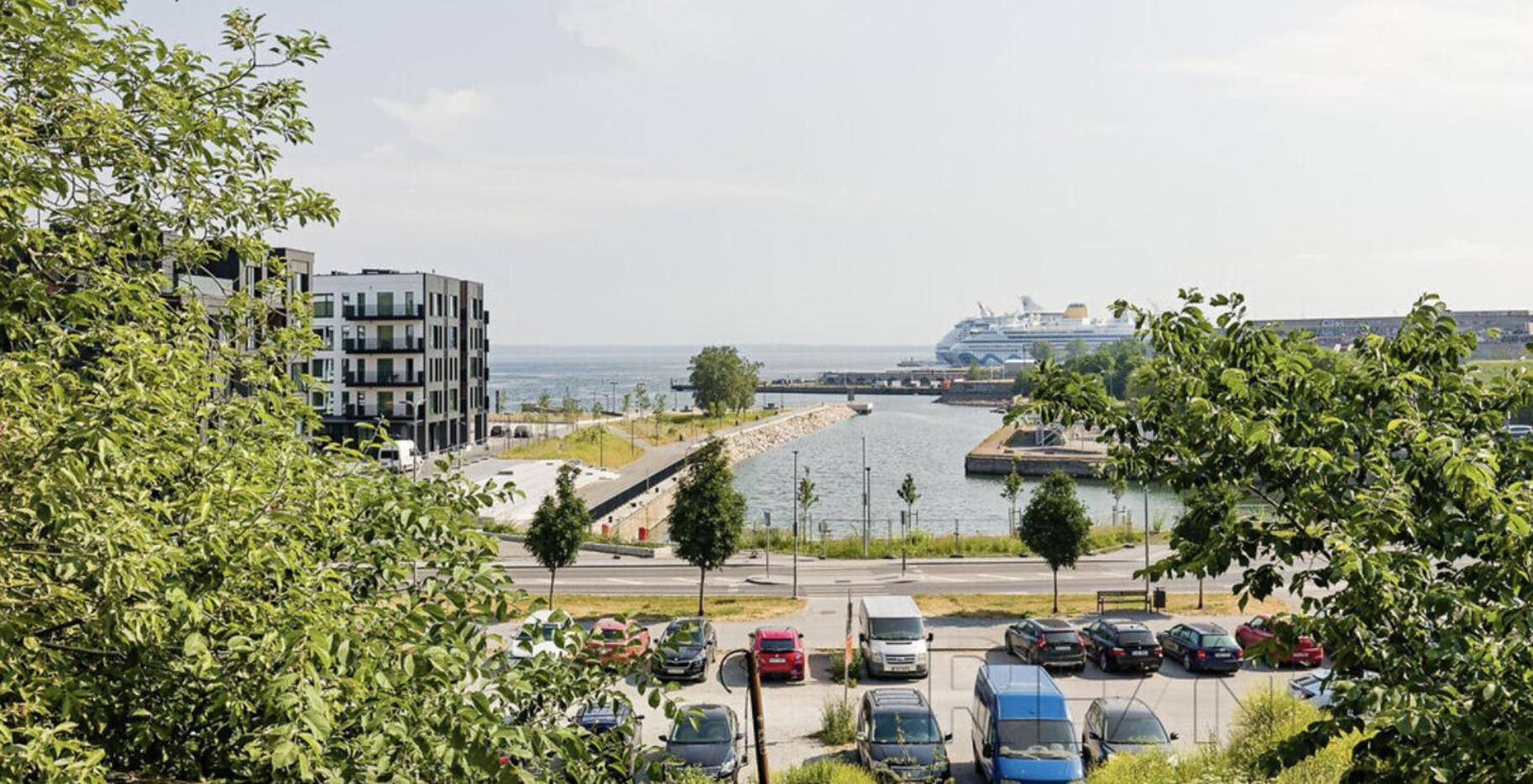 Cozy Apartment near Port & Old Town with Free Parking!