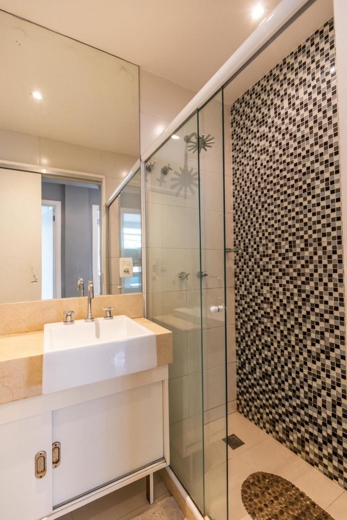 Copacabana Space - Style and comfort for big groups by the beach!