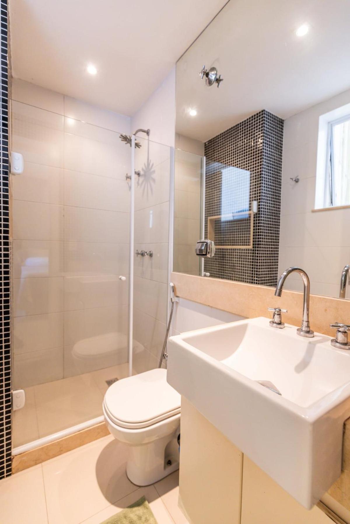 Copacabana Space - Style and comfort for big groups by the beach!