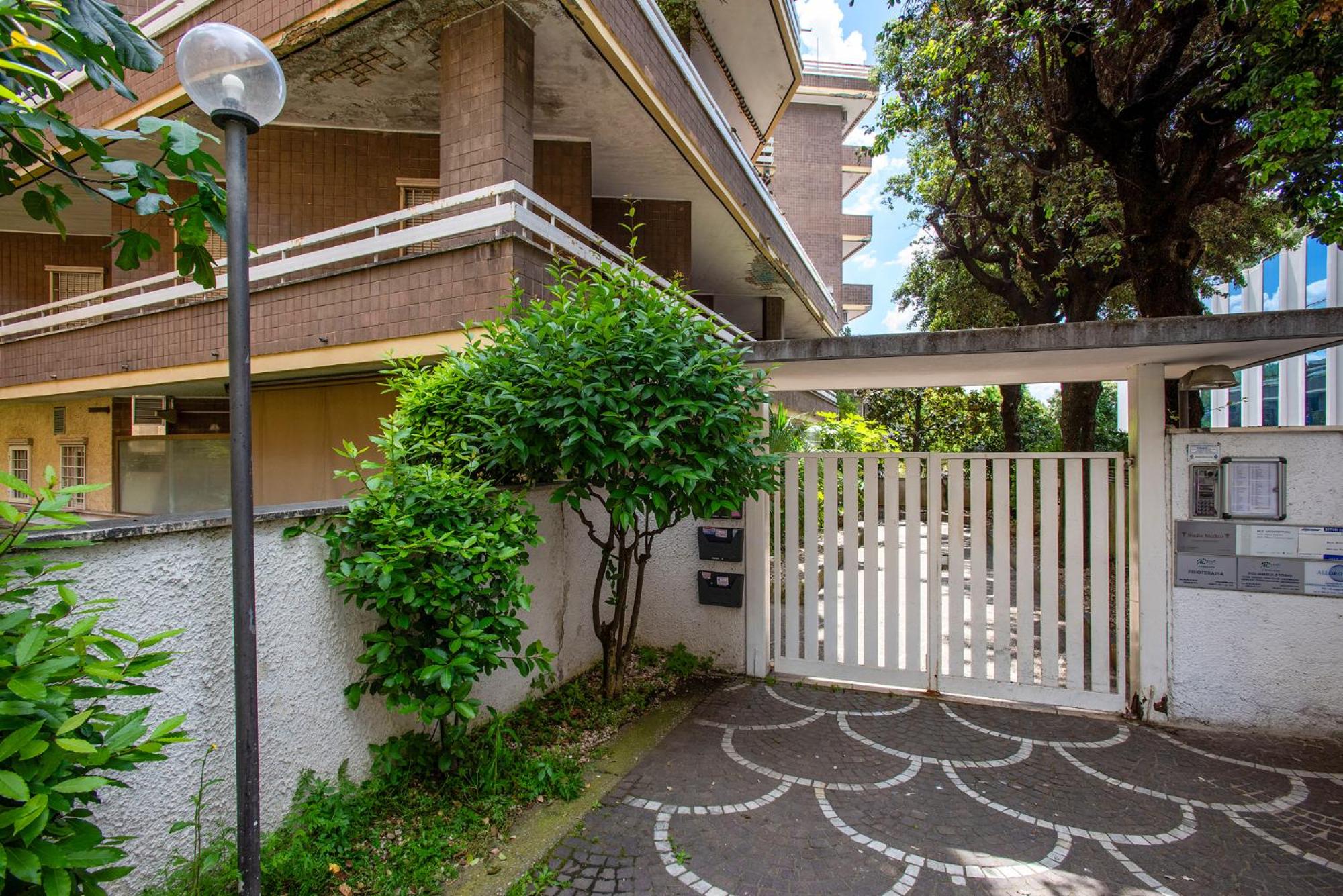 6 fermate dal Centro, Residenza Marchese Roma
