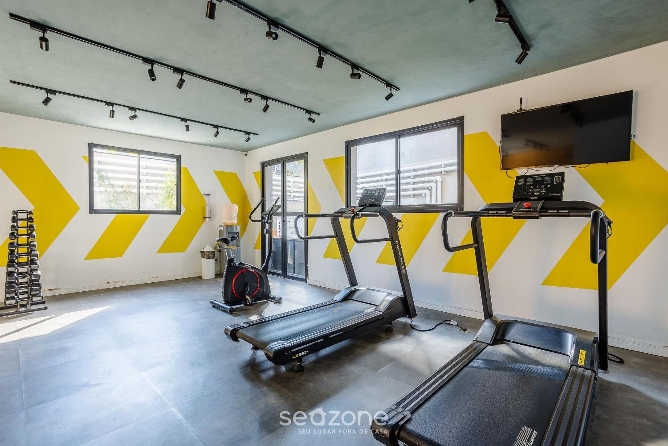 Complete stay with pool, near the metro and Praça da Sé – APS