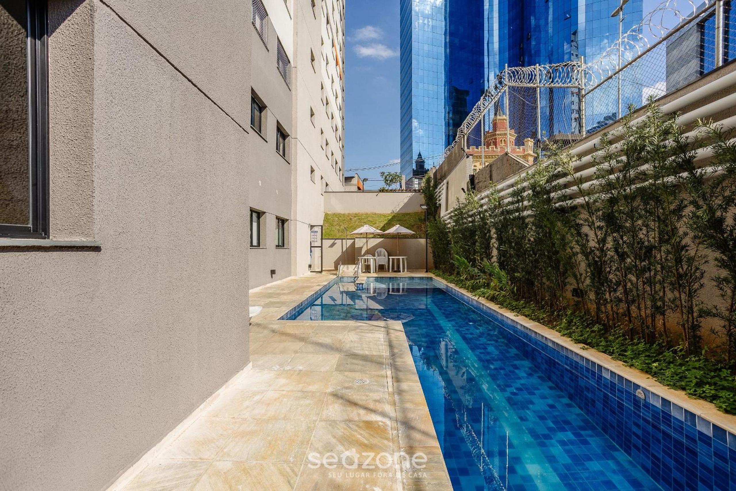 Complete stay with pool, near the metro and Praça da Sé – APS