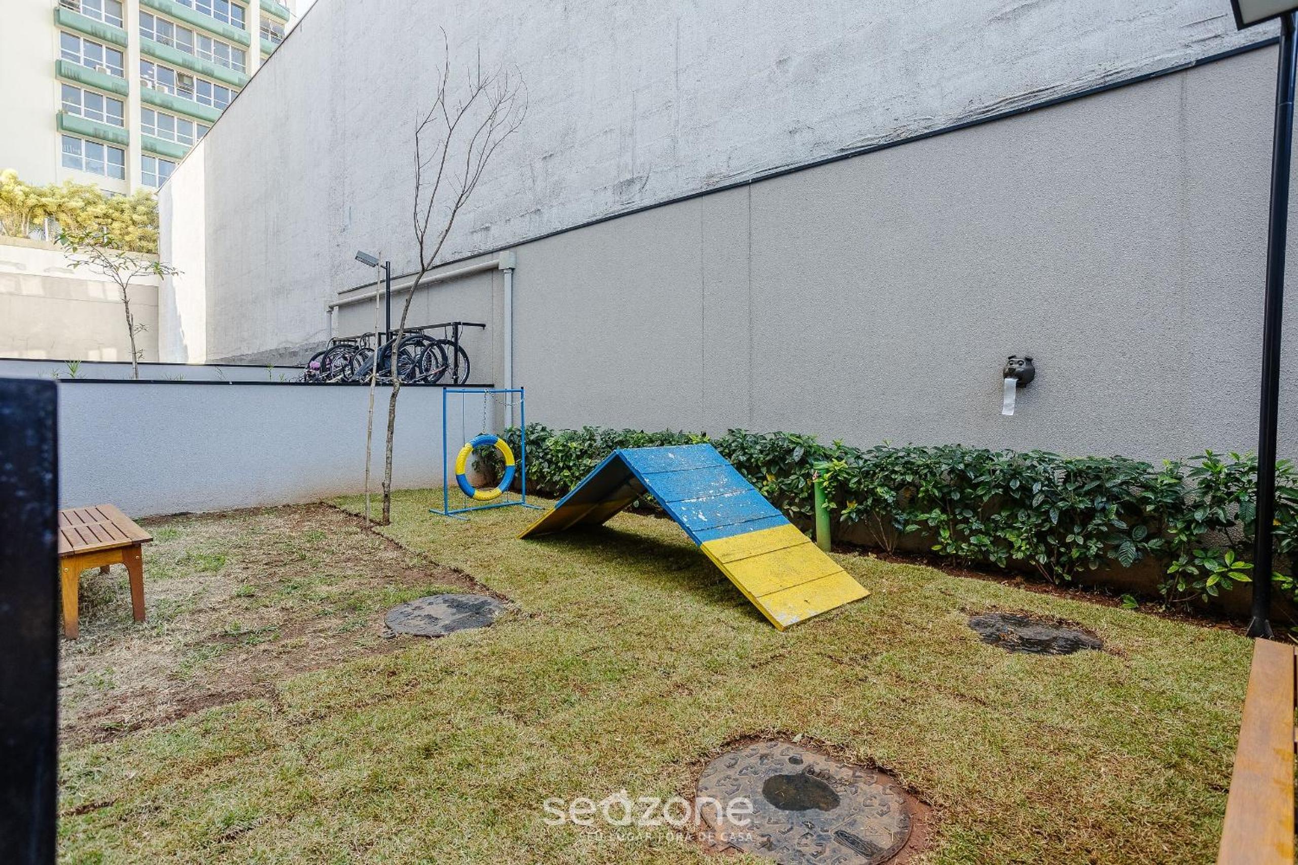 Complete stay with pool, near the metro and Praça da Sé – APS