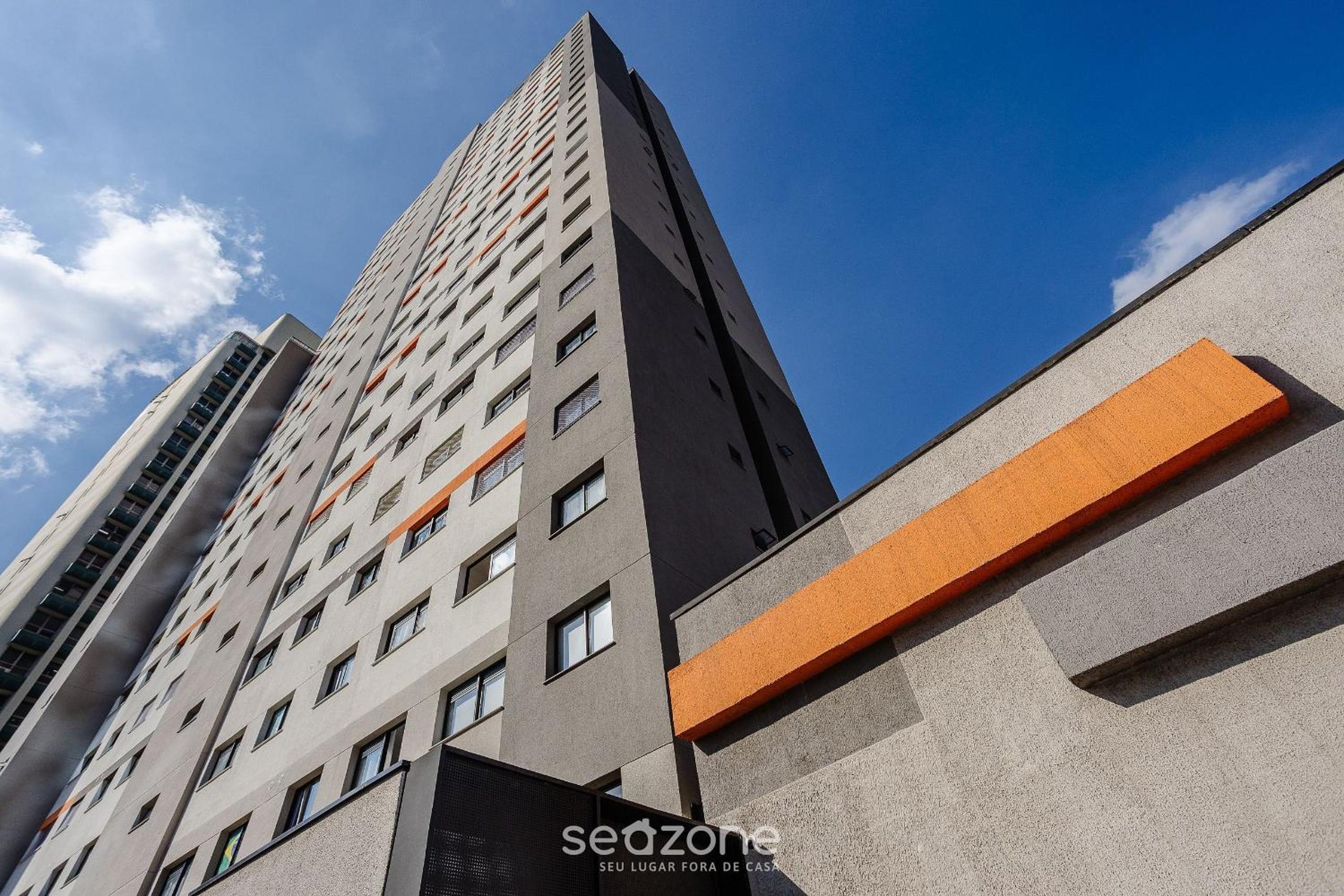 Complete stay with pool, near the metro and Praça da Sé – APS